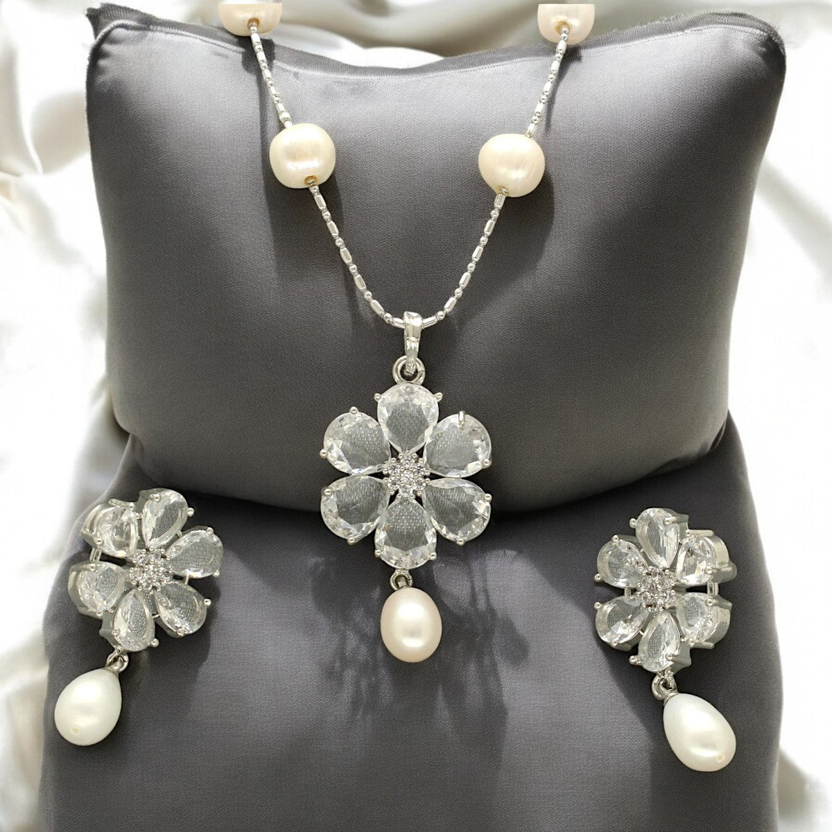 J Pearls Roye Pearl Pendant Set | Swadesiicart