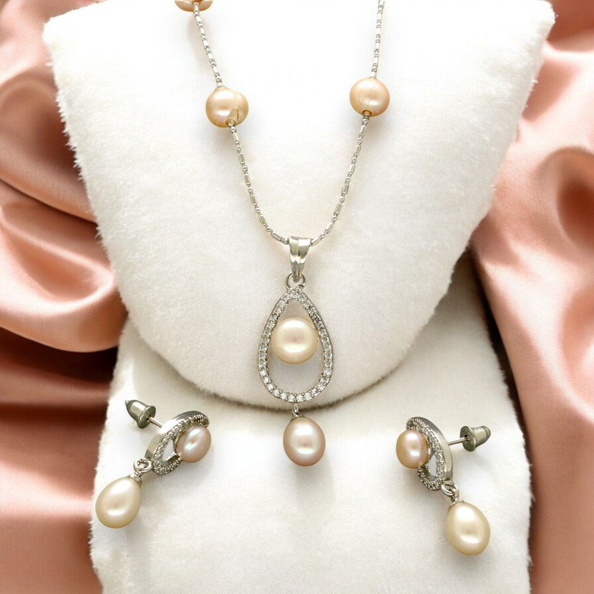 J Pearls Tasha Pearl Pendant Set | Swadesiicart