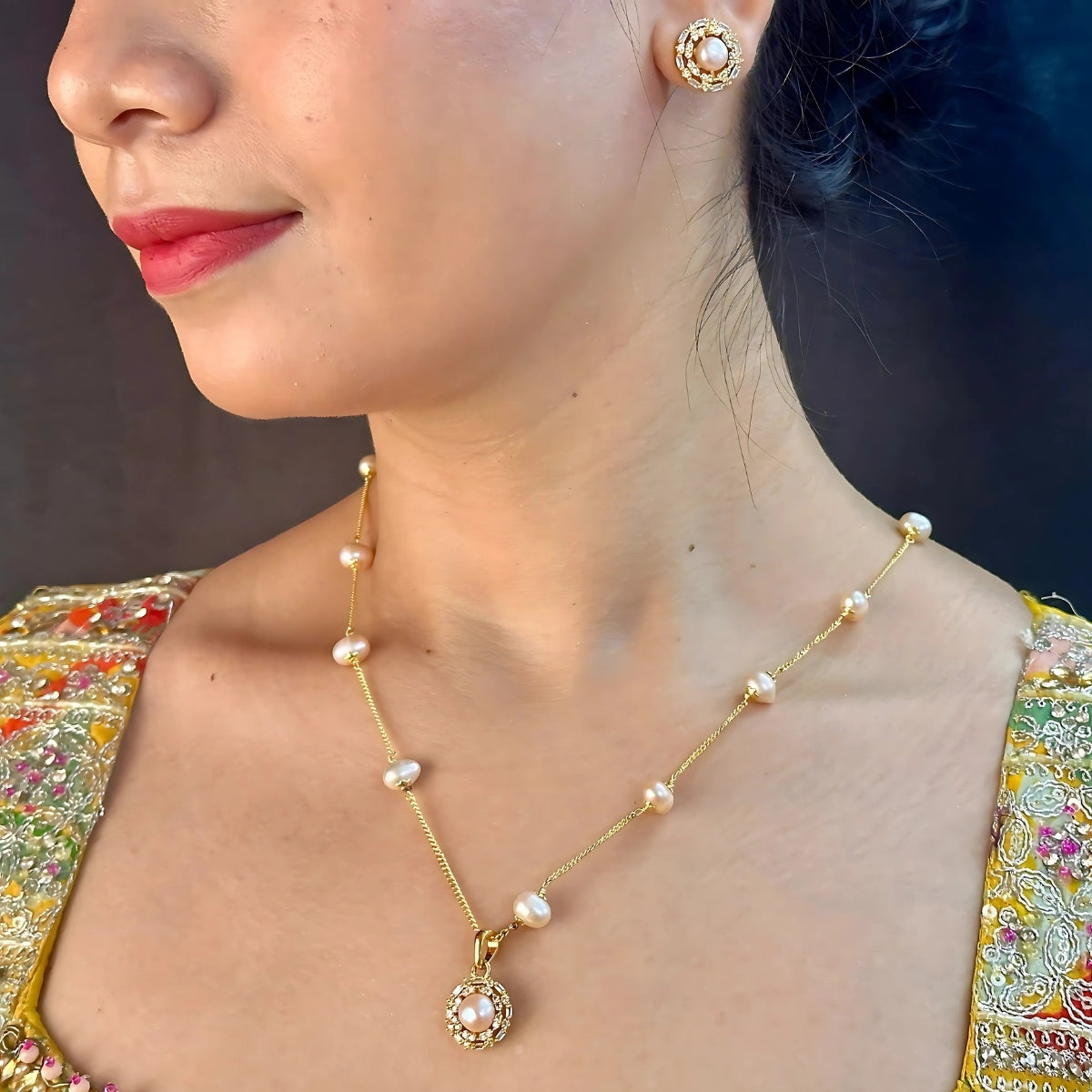 J Pearls Orvele Pearl Pendant Set | Swadesiicart