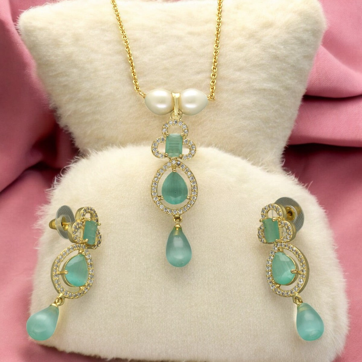 J Pearls Esta Pearl Pendant Set | Swadesiicart