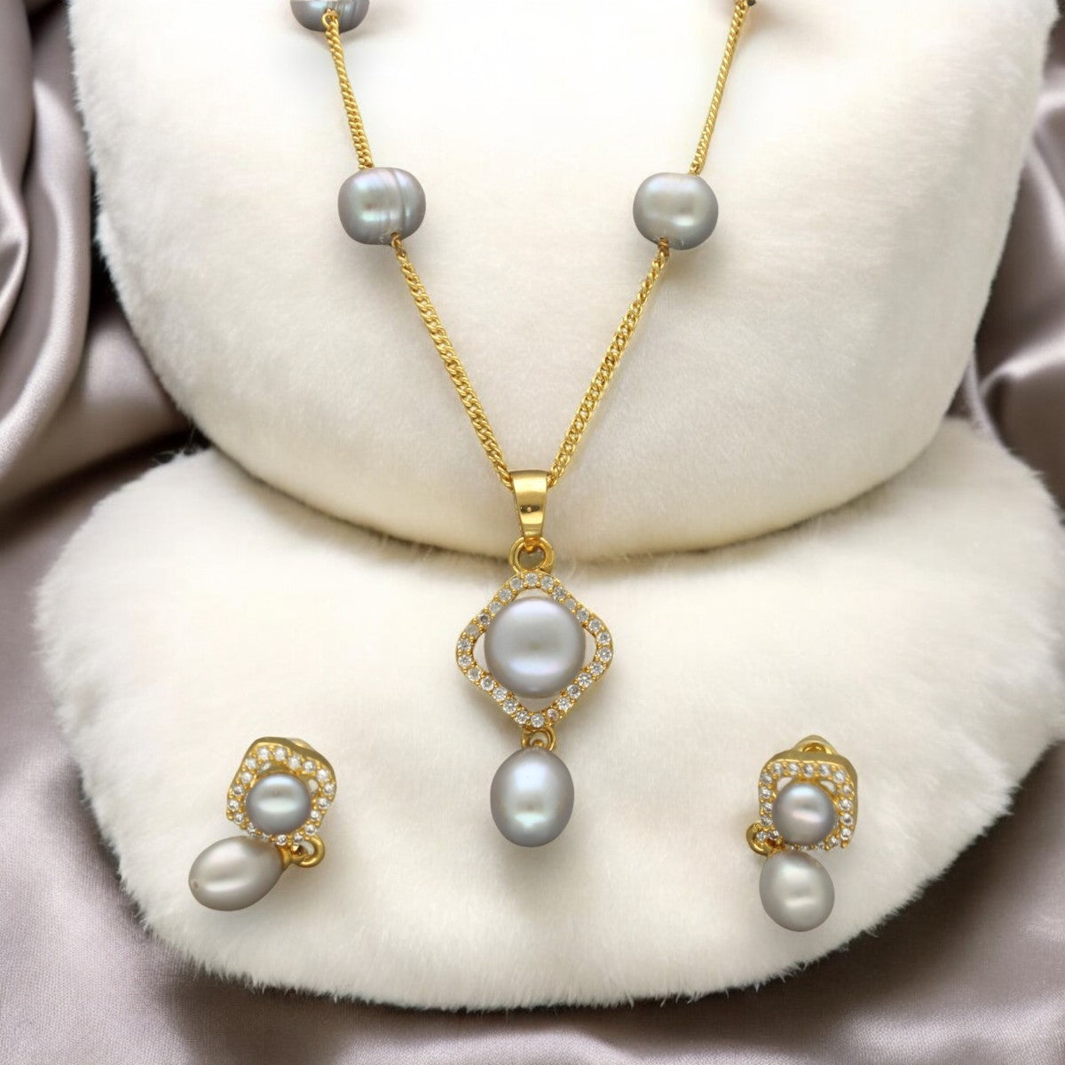 J Pearls Mehri Pearl Pendant Set | Swadesiicart