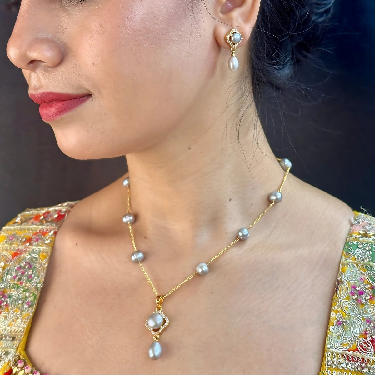 J Pearls Mehri Pearl Pendant Set | Swadesiicart