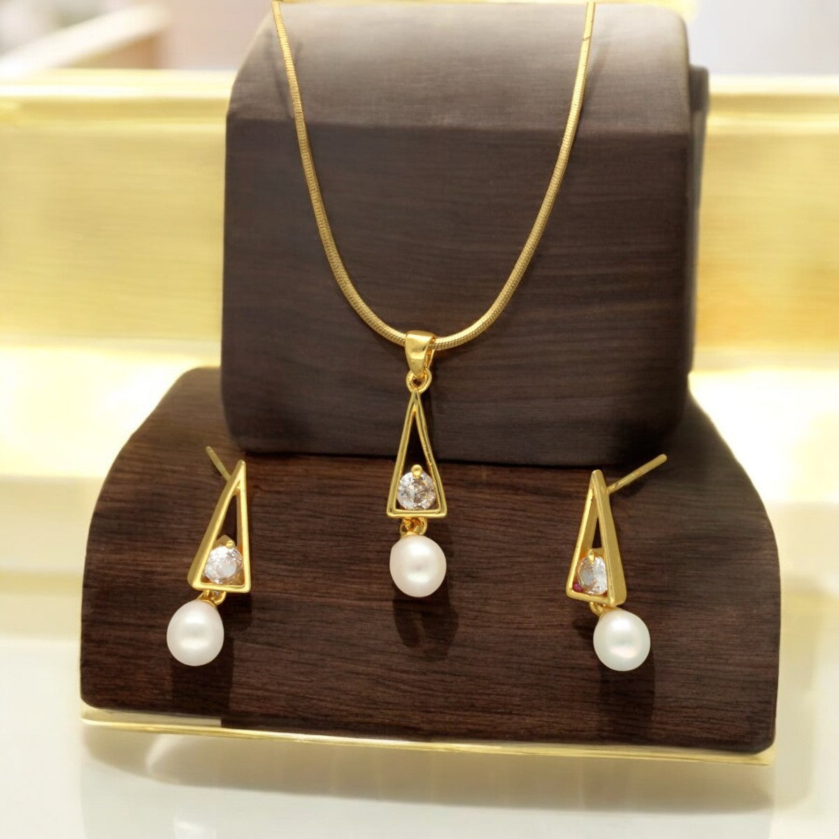 J Pearls Trellis Pearl Pendant Set | Swadesiicart