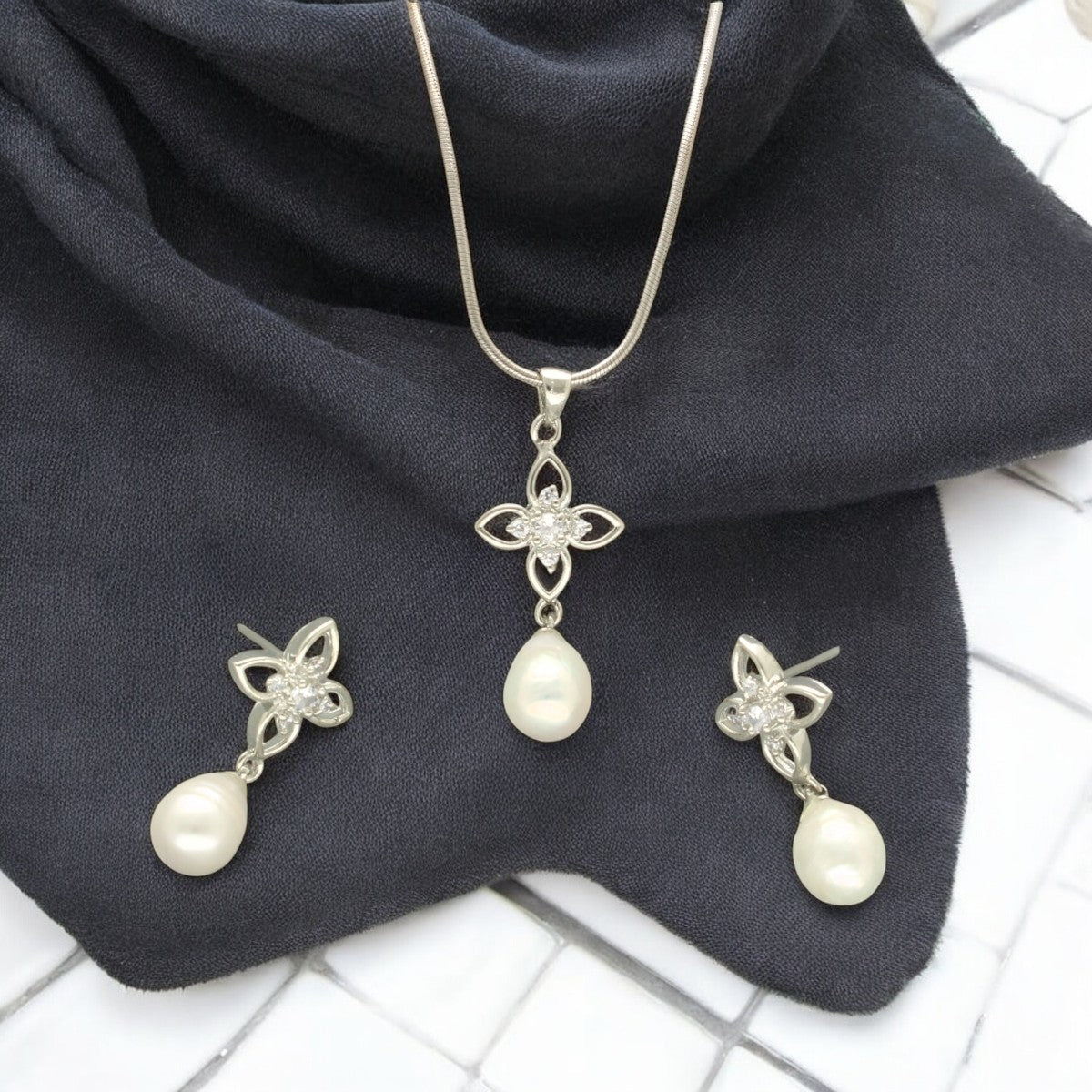 J Pearls Flora Pearl Pendant Set | Swadesiicart