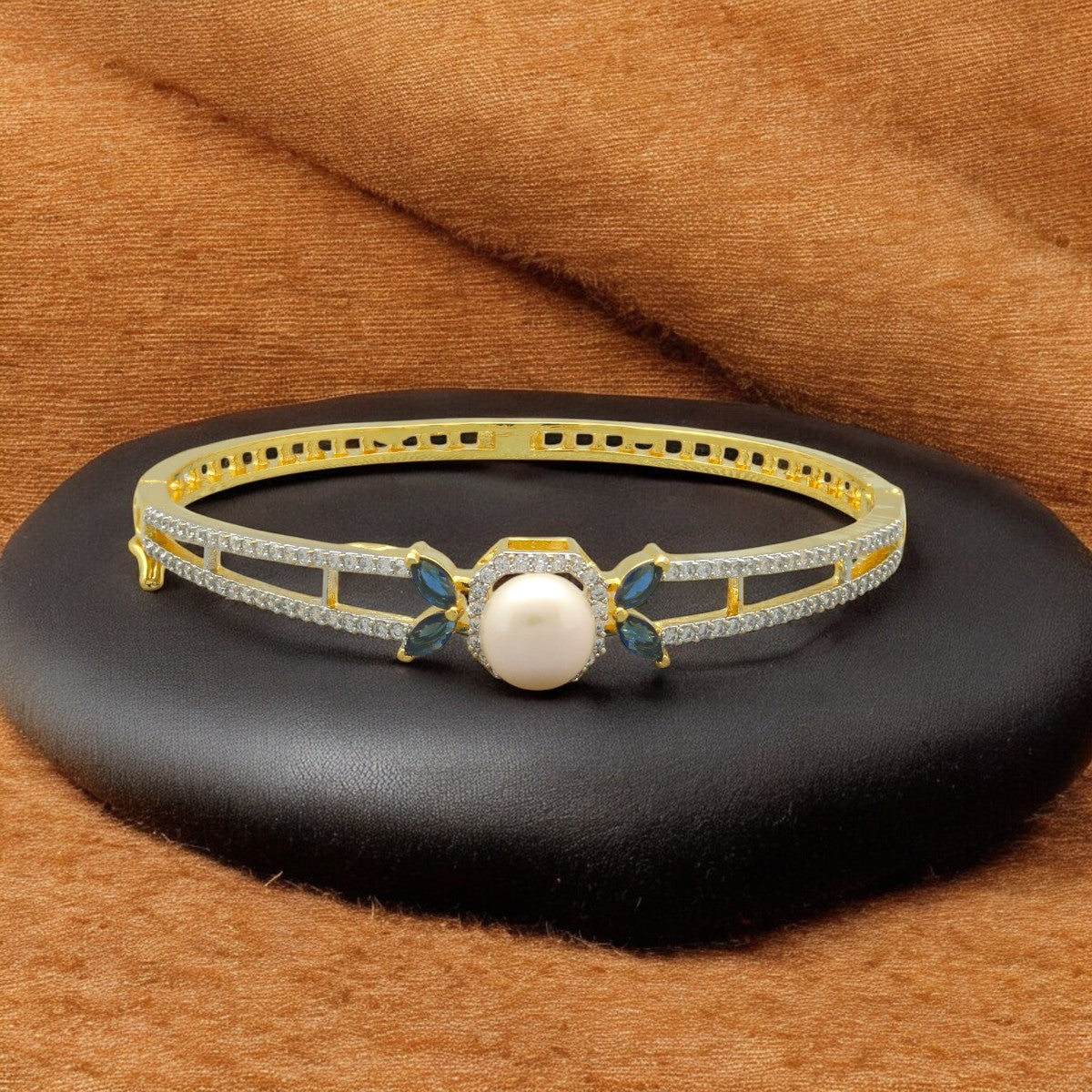 J Pearls Royal Whisper Pearl Bracelet - Swadesiicart