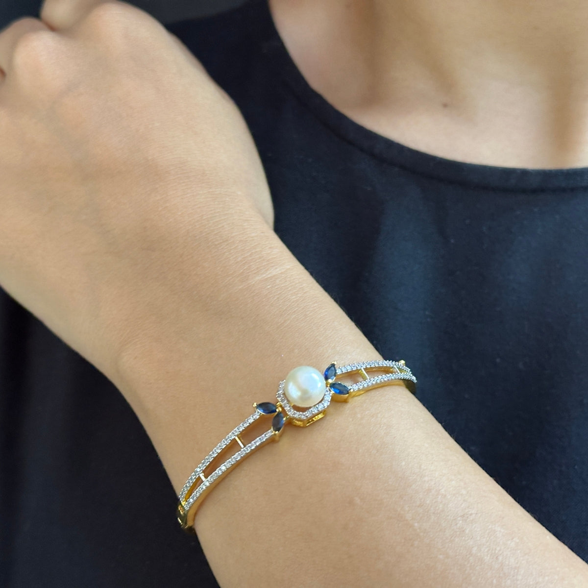 J Pearls Royal Whisper Pearl Bracelet - Swadesiicart