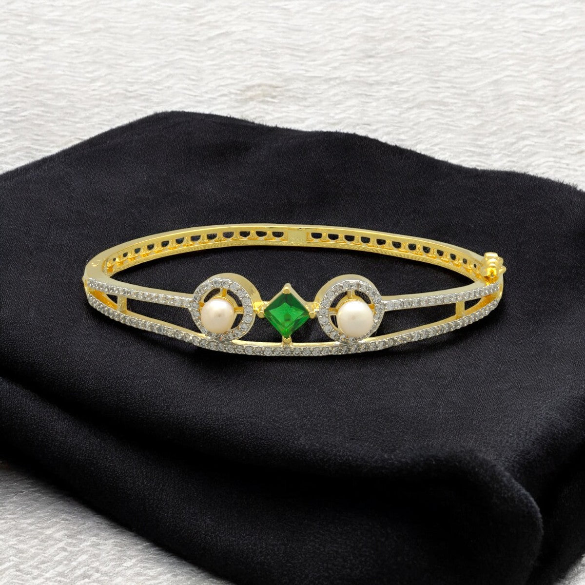 J Pearls Imperial Radiance Pearl Bracelet - Swadesiicart