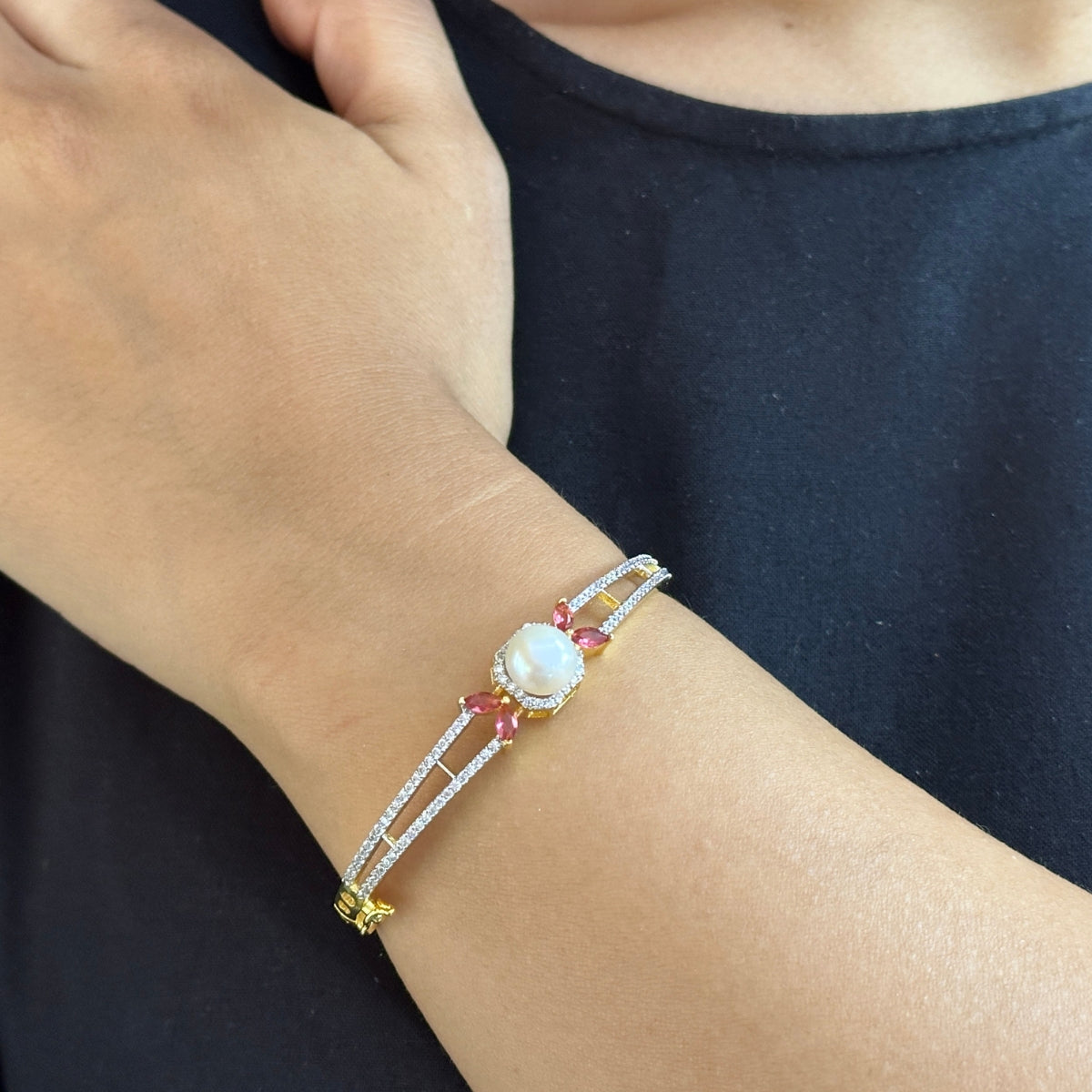 J Pearls Fairy Queen Pearl Bracelet - Swadesiicart