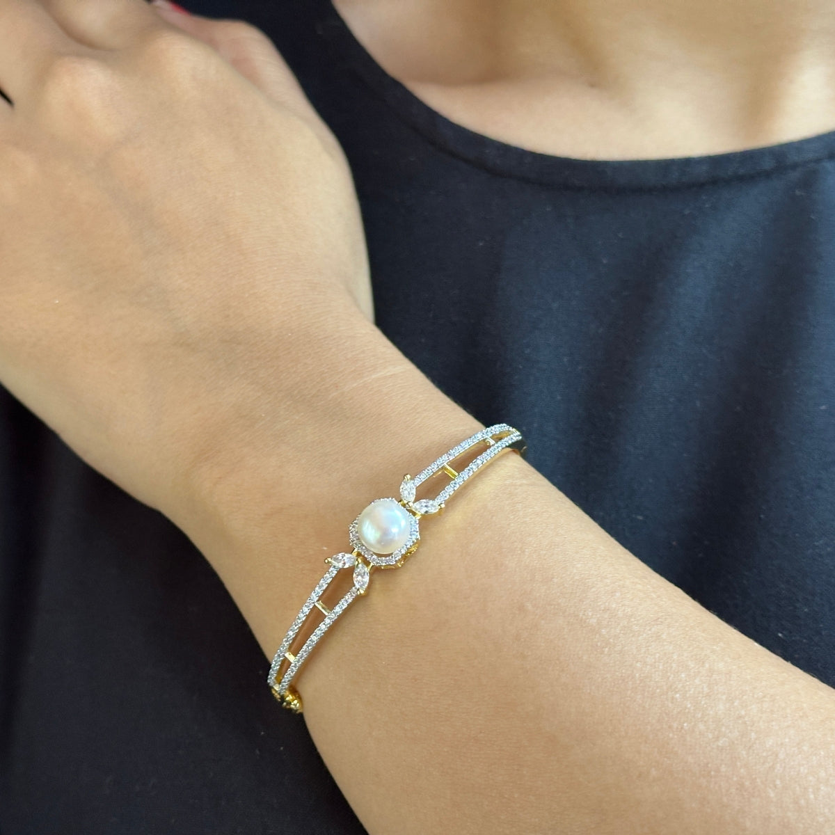 J Pearls Phoenix Pearl Bracelet - Swadesiicart