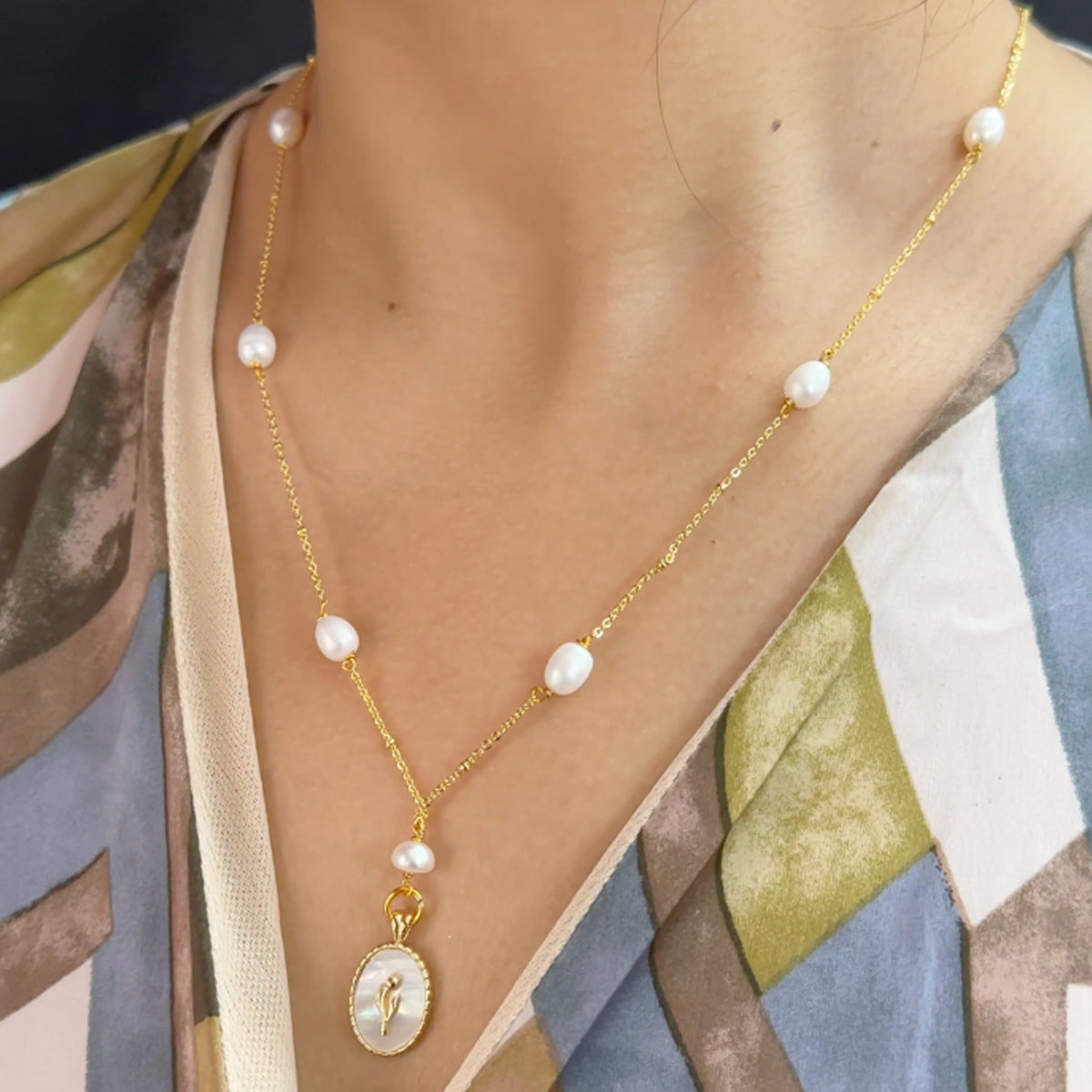 J Pearls Flower Oval Pearl Pendant Set | Swadesiicart