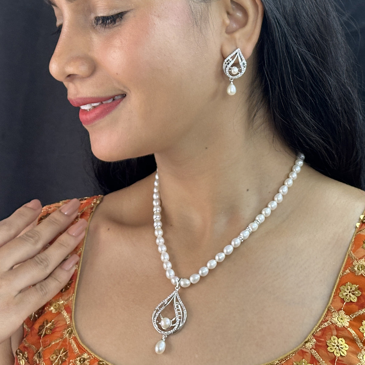J Pearls Winsome Pearl Necklace Set - Swadesiicart
