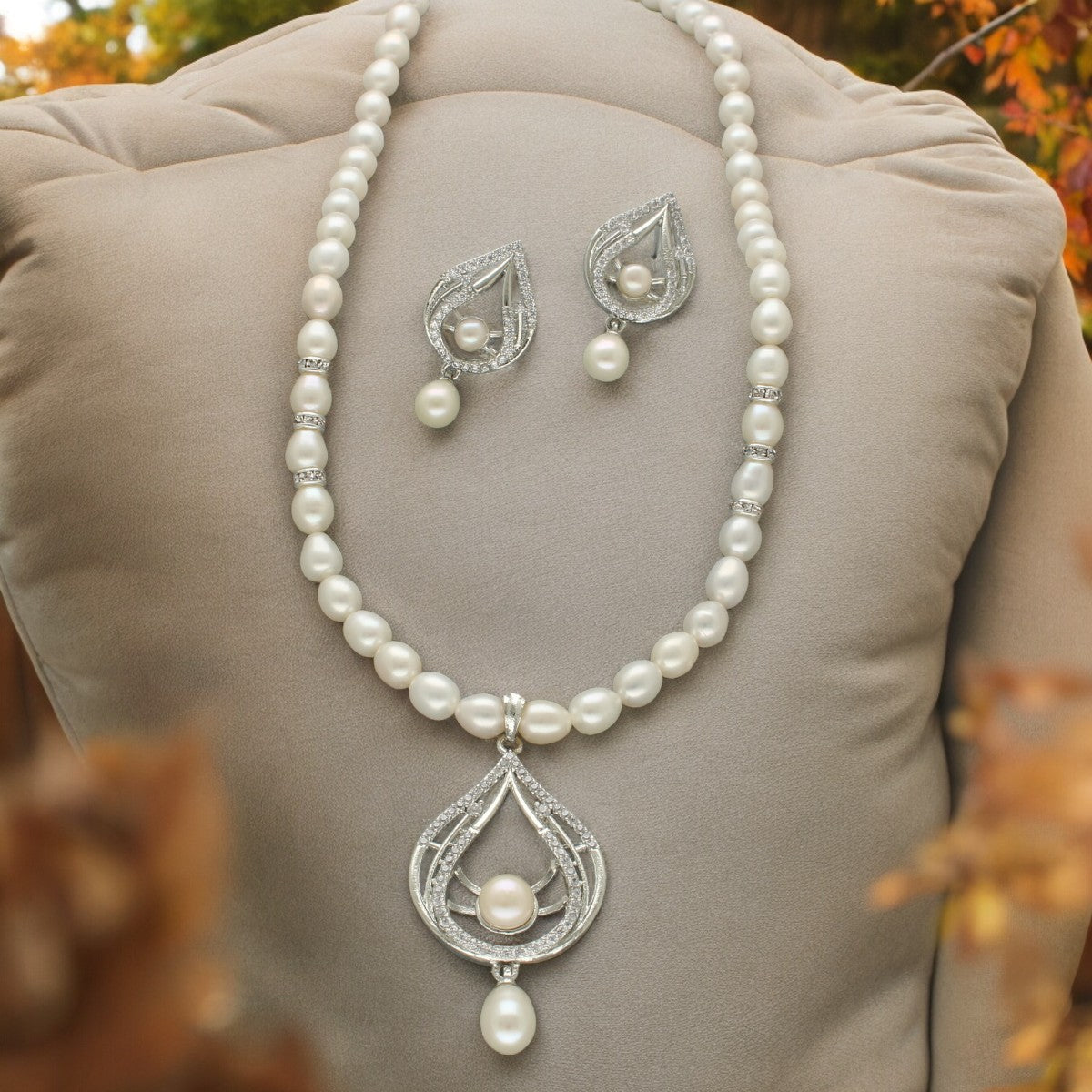 J Pearls Winsome Pearl Necklace Set - Swadesiicart