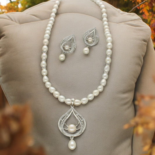 J Pearls Winsome Pearl Necklace Set - Swadesiicart