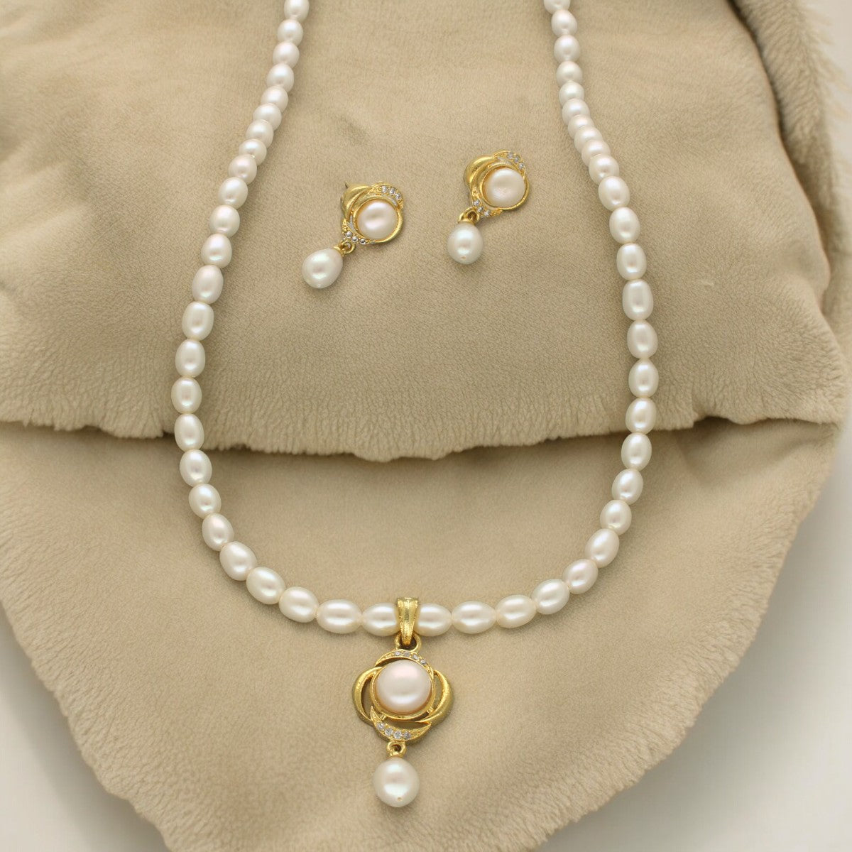 J Pearls Gleaming Pearl Necklace Set - Swadesiicart