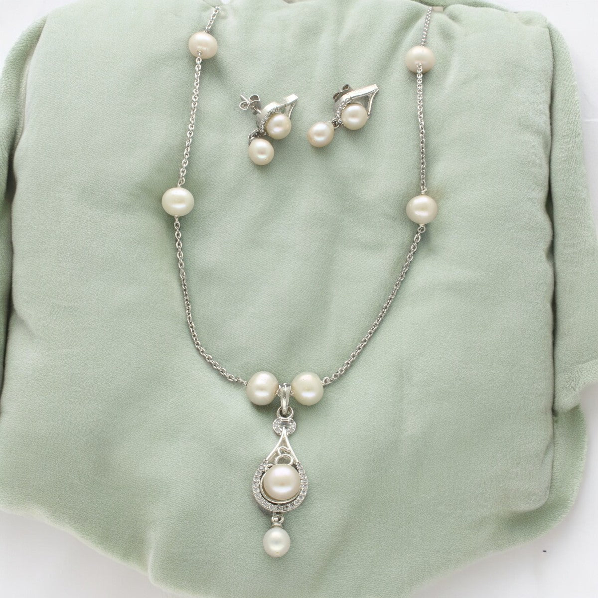 J Pearls Panache Pearl Chain Set - Swadesiicart