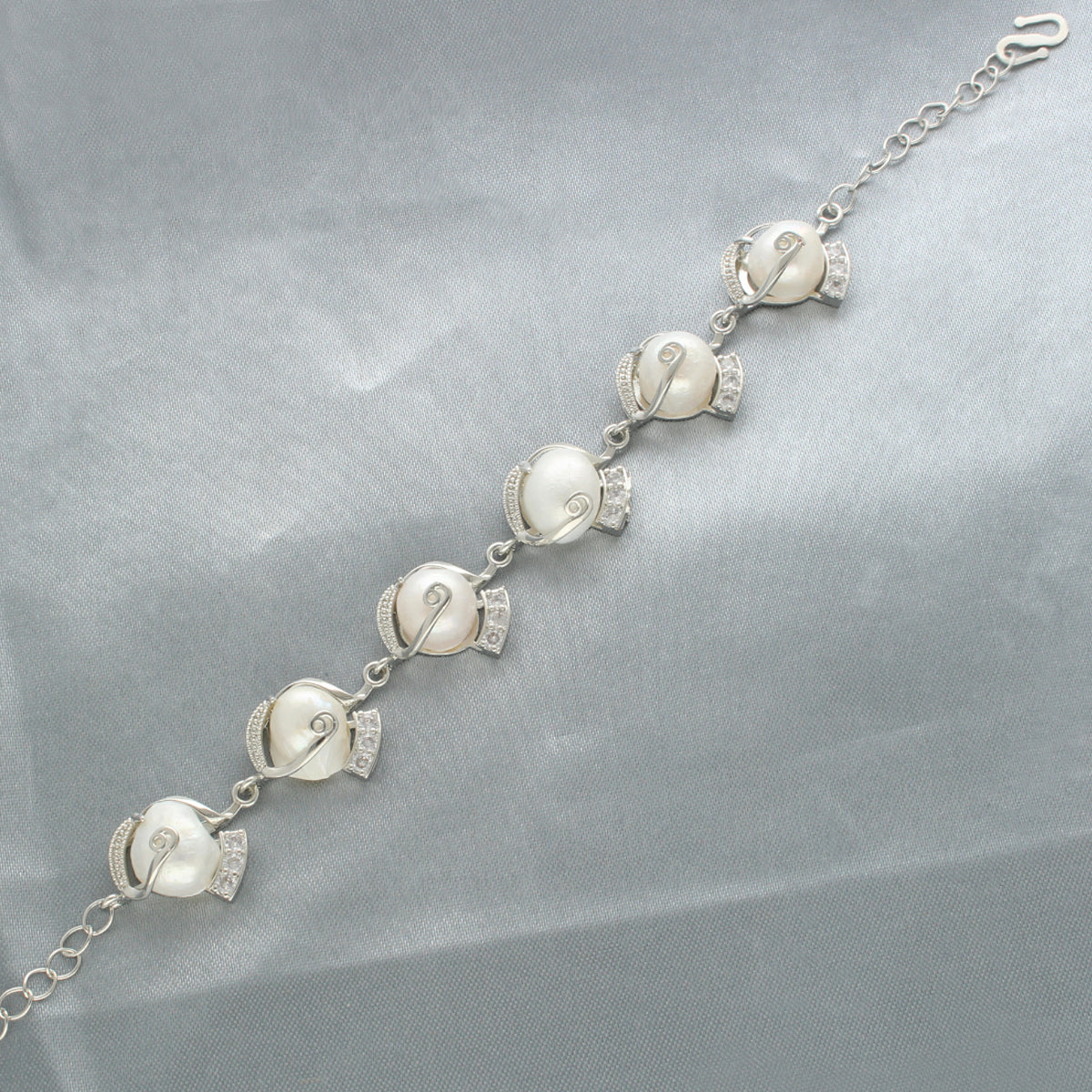 J Pearls Elegant Pearl Bracelet - Swadesiicart