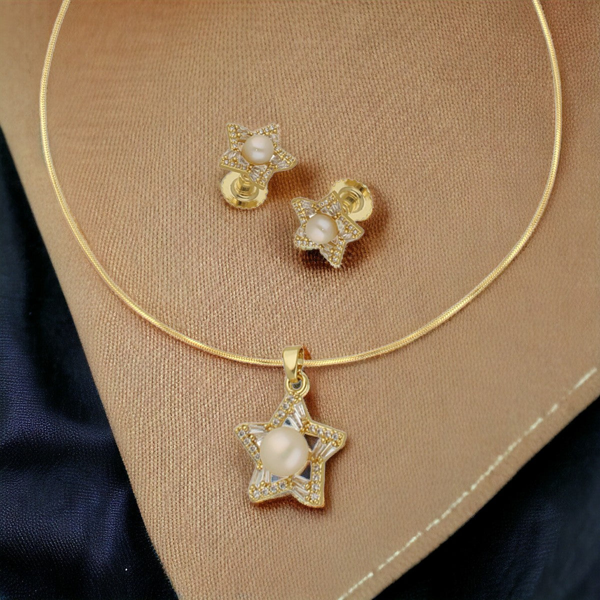 J Pearls Starlight Pendant Hamper | Swadesiicart
