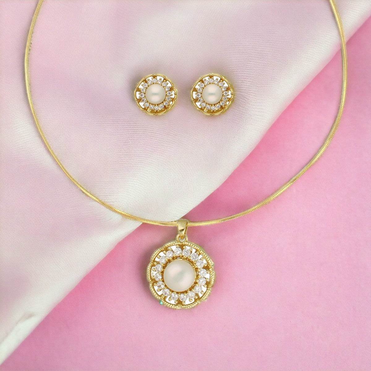 J Pearls Vintage Pendant Hamper | Swadesiicart