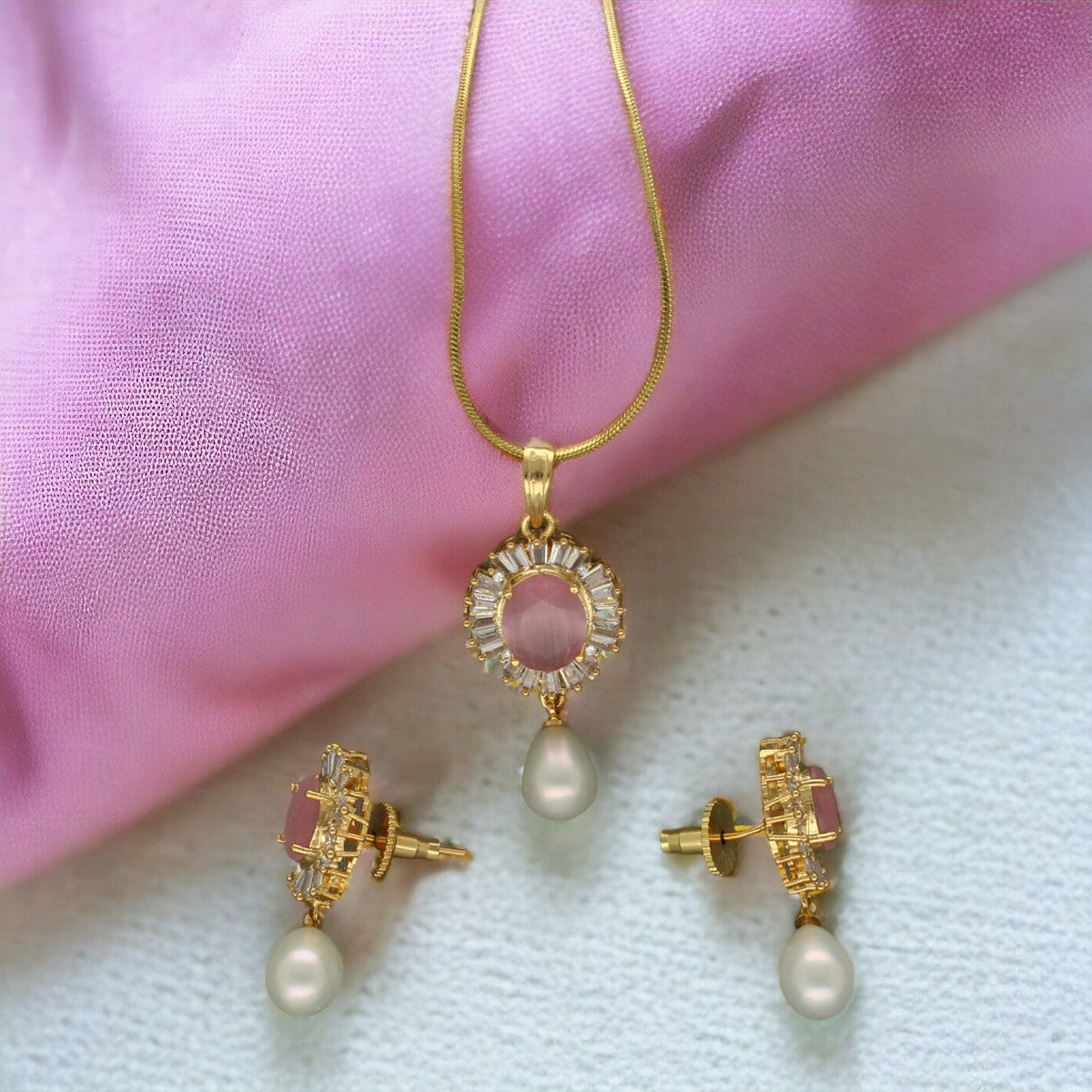 J Pearls Vintage Pendant Hamper | Swadesiicart