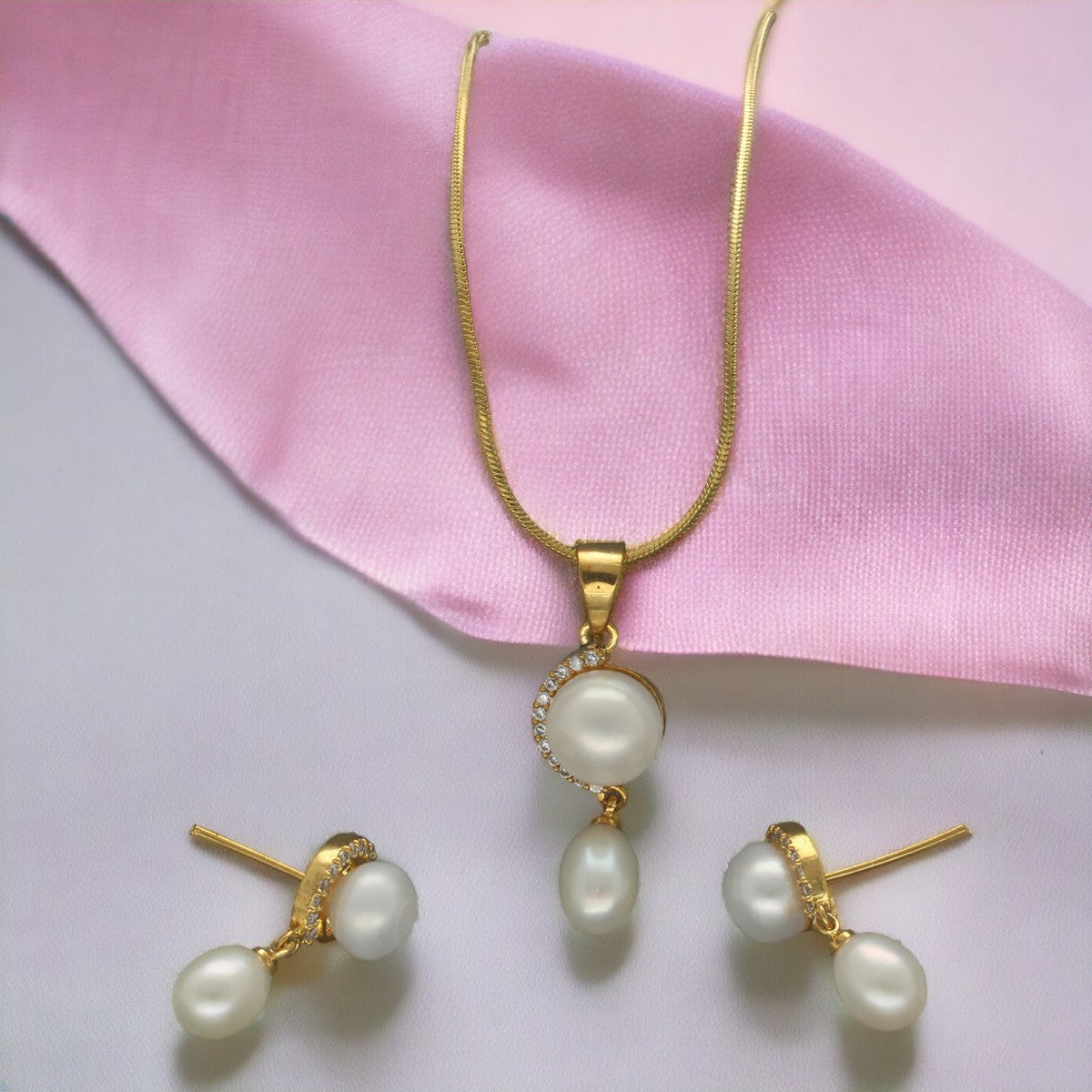 J Pearls Treasure Pendant Hamper | Swadesiicart