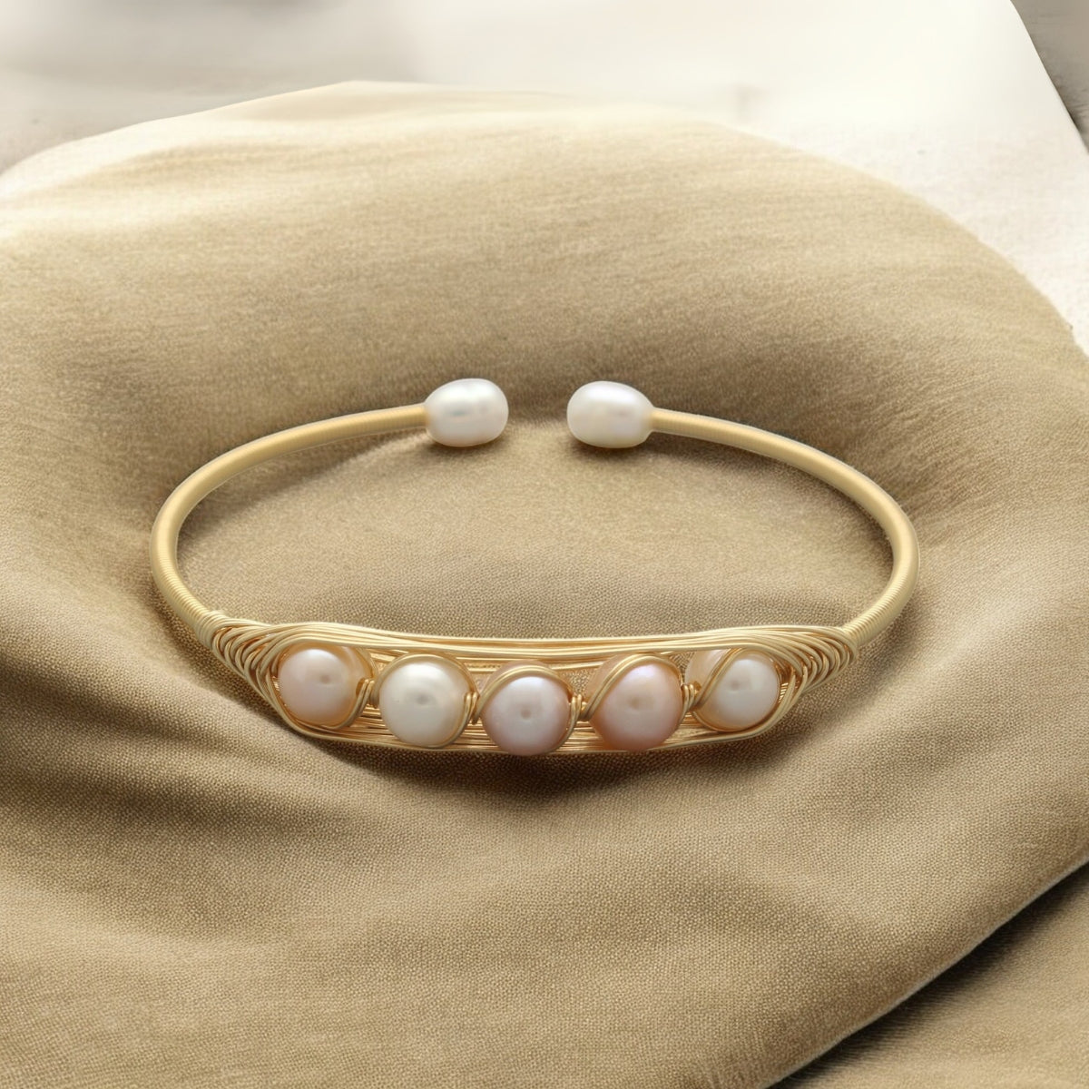 J Pearls Zuri Pearl Bracelet - Swadesiicart
