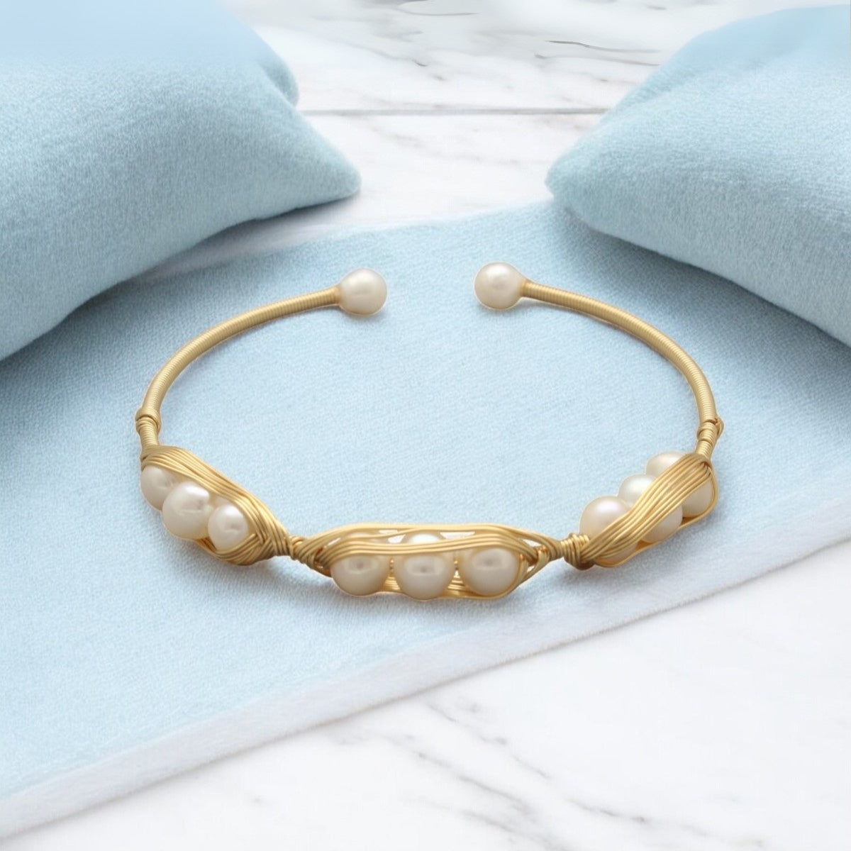 J Pearls Zerin Pearl Bracelet - Swadesiicart