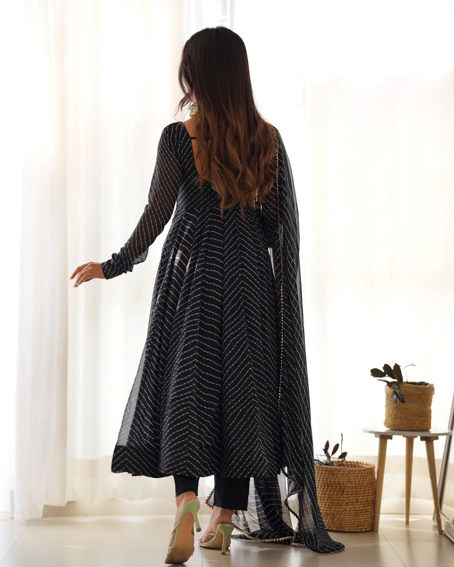 Lorenvalley Fashion Women Pure Soft Faux Georgette Laheriya Print Fully Flair Anarkali Kurta Pant With Dupatta Set - Black | Swadesiicart