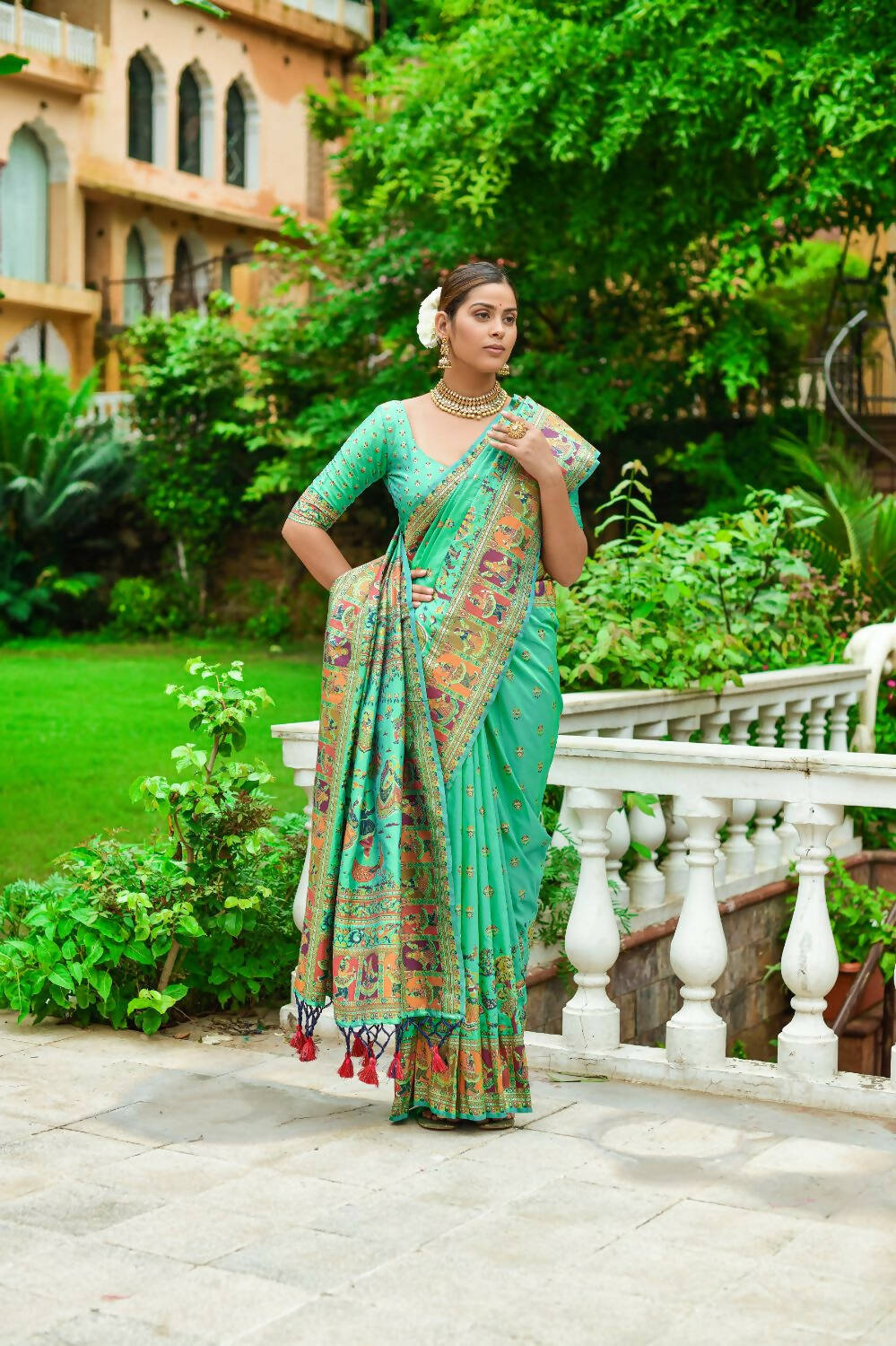 Vishnu Weaves Women's Green Banarasi Silk Kashmiri Woven Saree with Blouse - Swadesiicart