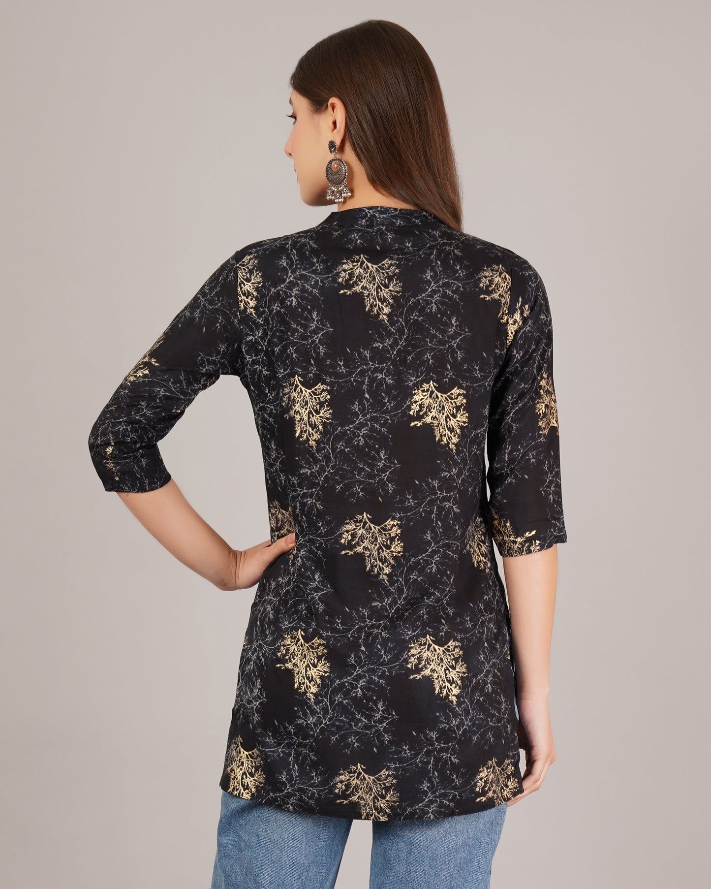 Jaitra Apparels Women Printed Rayon Straight Kurta (Black) - Swadesiicart