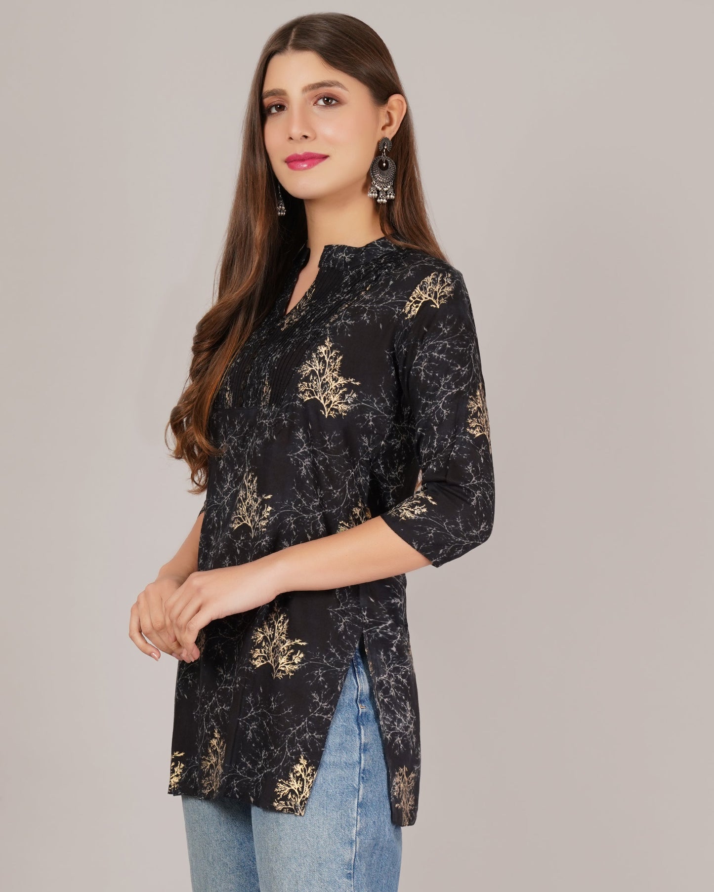 Jaitra Apparels Women Printed Rayon Straight Kurta (Black) - Swadesiicart