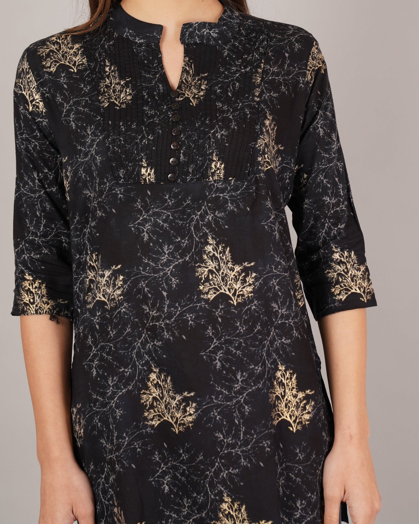 Jaitra Apparels Women Printed Rayon Straight Kurta (Black) - Swadesiicart