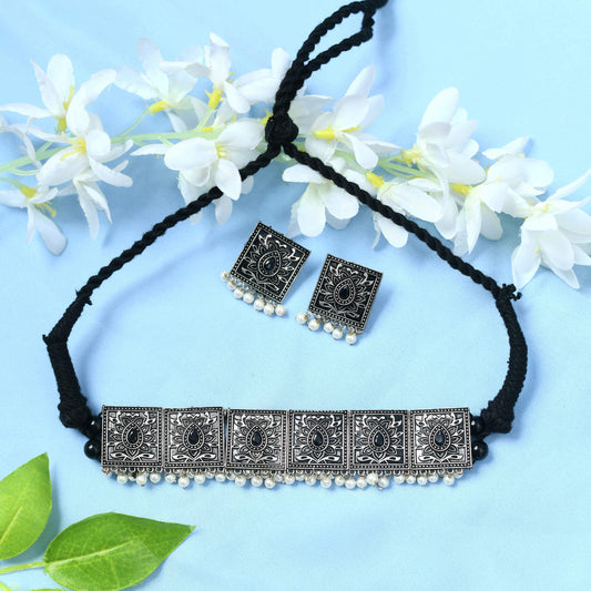 Mominos Fashion Johar Kamal Statement Silver-Plated Brass Finish Kundan/Pearls Choker For Women (Black) | Swadesiicart