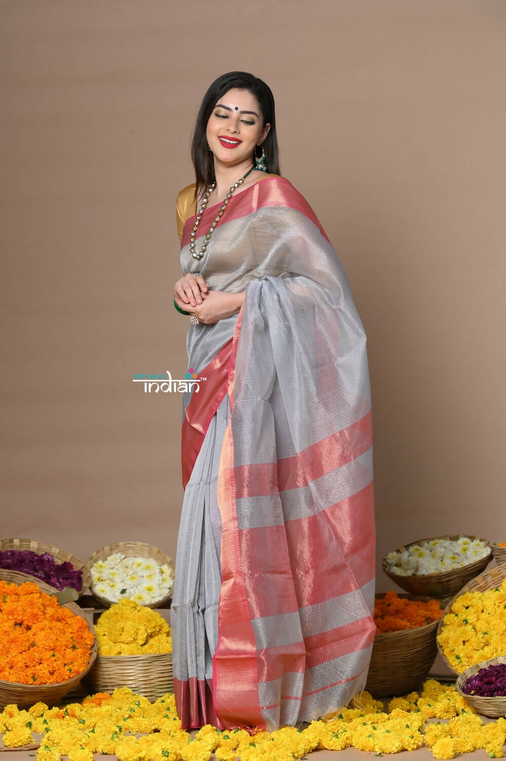 Very Much Indian Rajsi - Handloom Ari Checks Cotton Silk Saree With Golden Border - Grey | Swadesiicart
