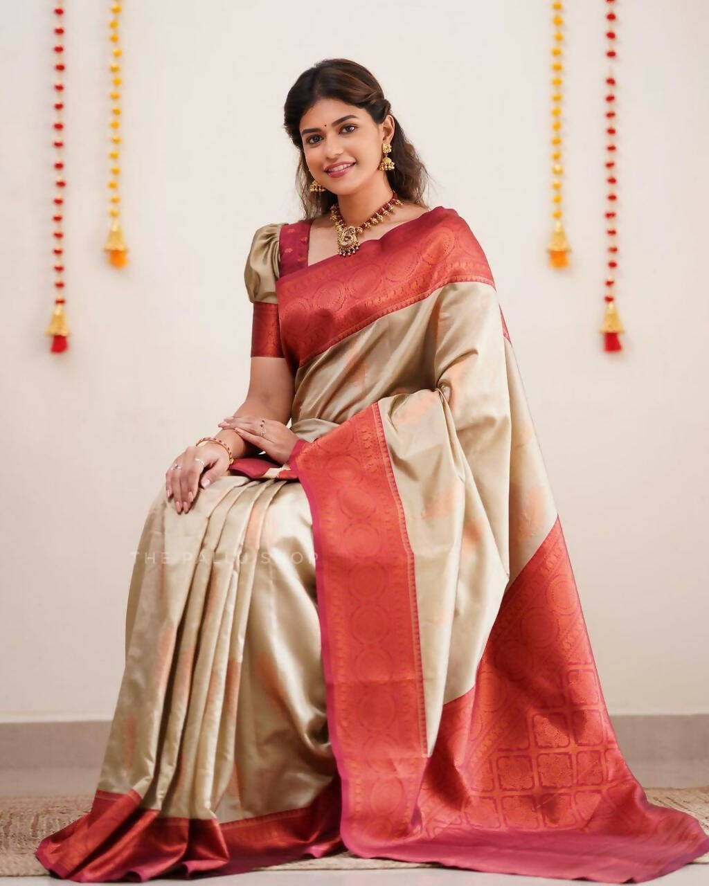 DEIANA'S Beautiful Designer Golden zari Soft Lichi Silk Saree - Cream - Swadesiicart