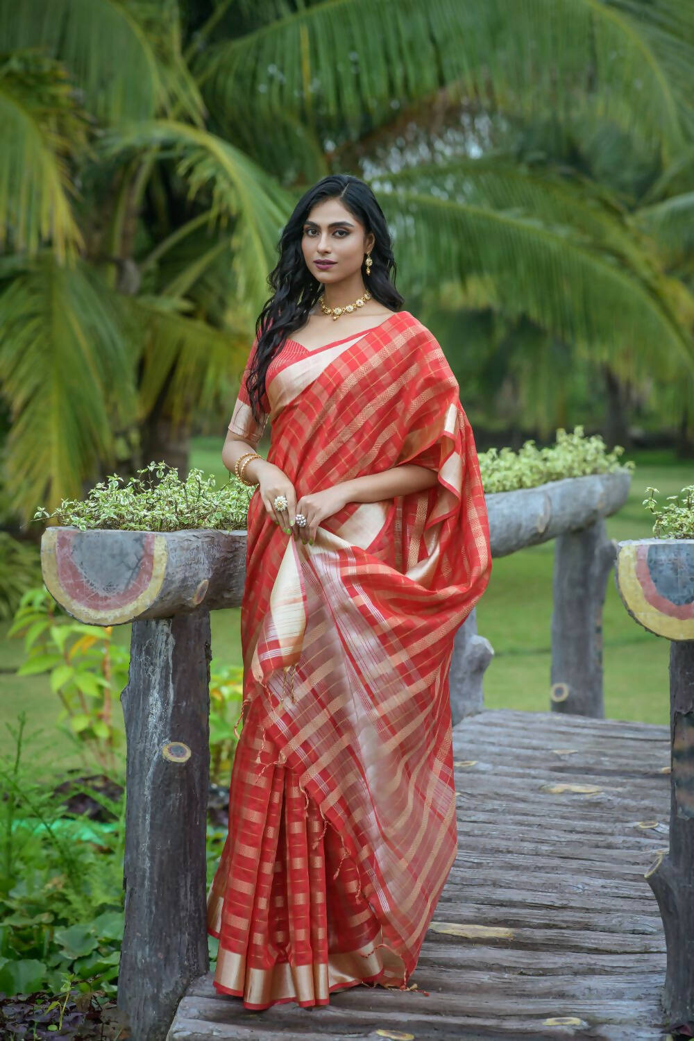 Vishnu Weaves Women's Red Organza Silk Zari Woven Saree with Blouse - Swadesiicart