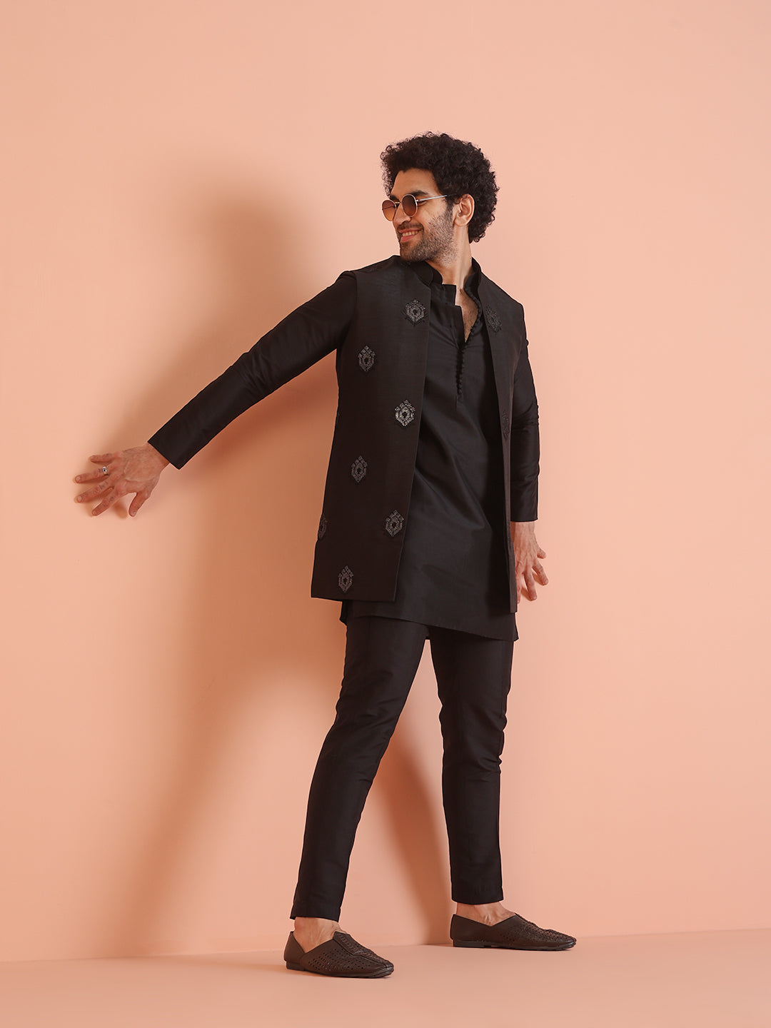 Kisah Men's Black Kurta Jacket Trouser Set | Swadesiicart
