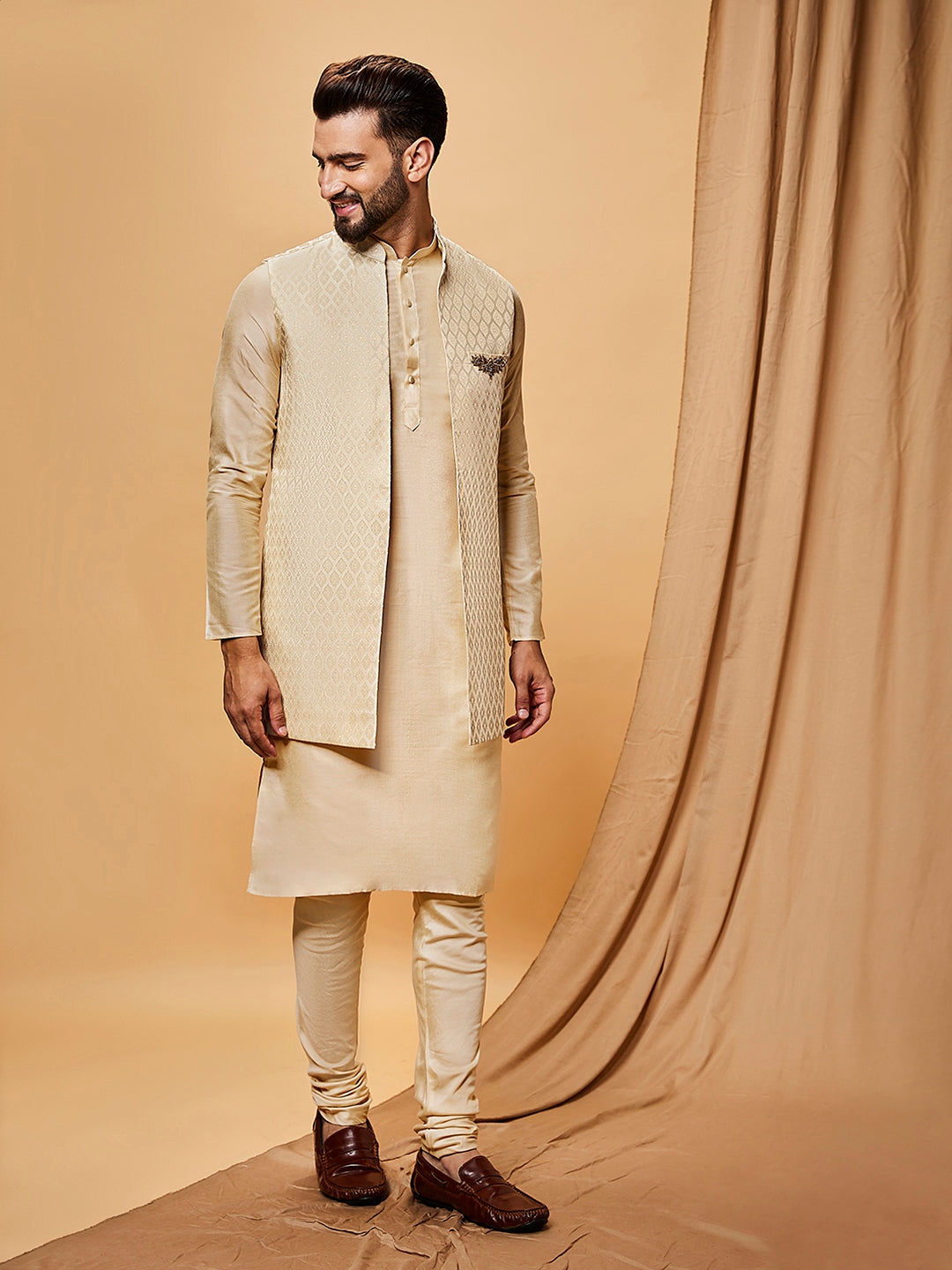 Kisah Men Off-White Kurta Jacket Churidar Set | Swadesiicart