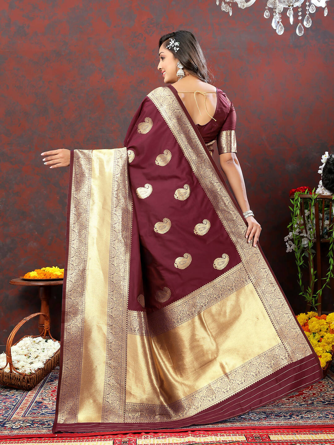 Lorenvalley Fashion Maroon Soft Silk Woven Design Gold Zari Weaving Saree - Swadesiicart
