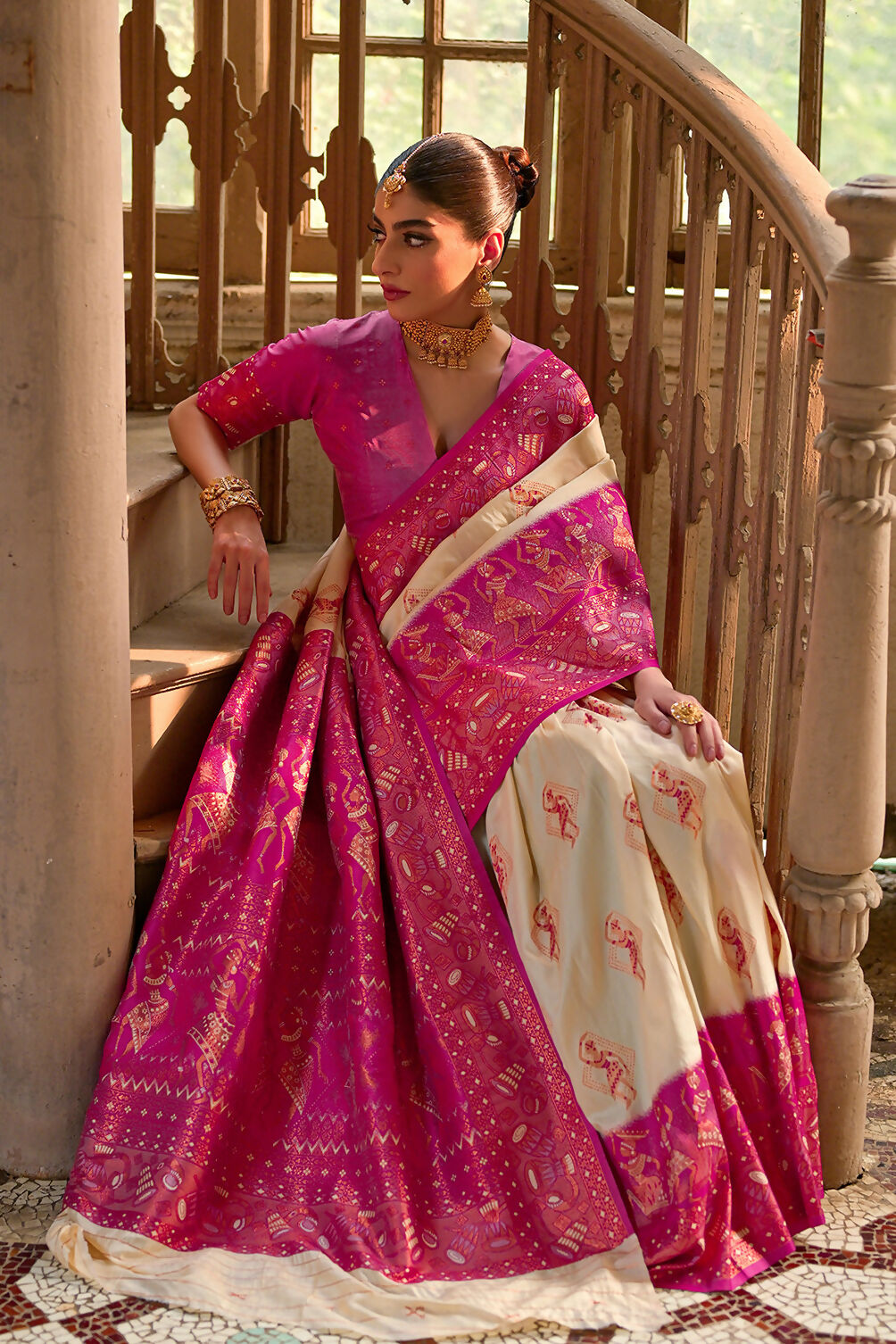 Vishnu Weaves Women's Cream Banarasi Silk Kalamkari Zari Woven Saree with Blouse - Swadesiicart