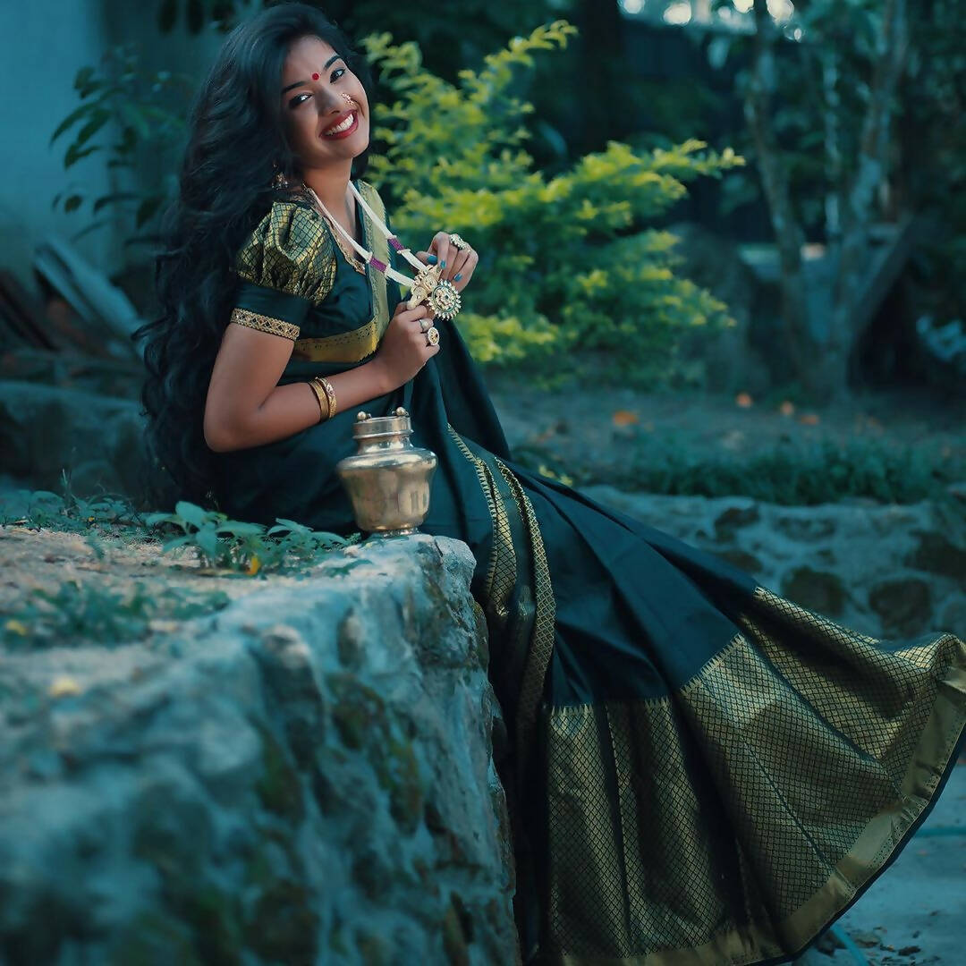 DEIANA'S Beautiful Designer Golden zari Soft Lichi Silk Saree - Navy Blue - Swadesiicart