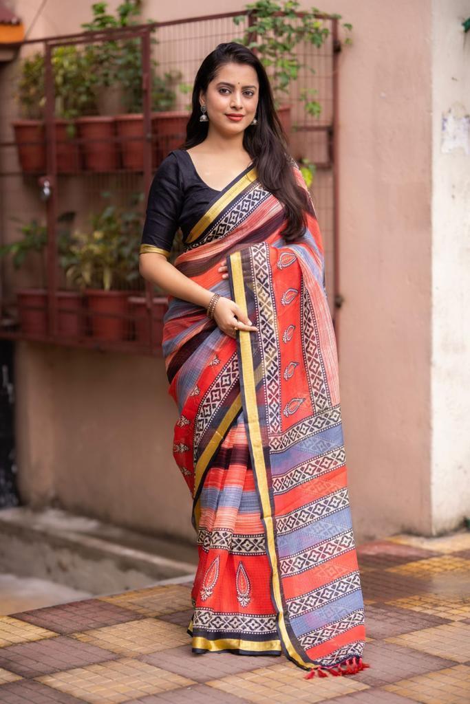 Red Silk Blend Geometric Saree with Unstitched Blouse - Hiral Fashion | Swadesiicart