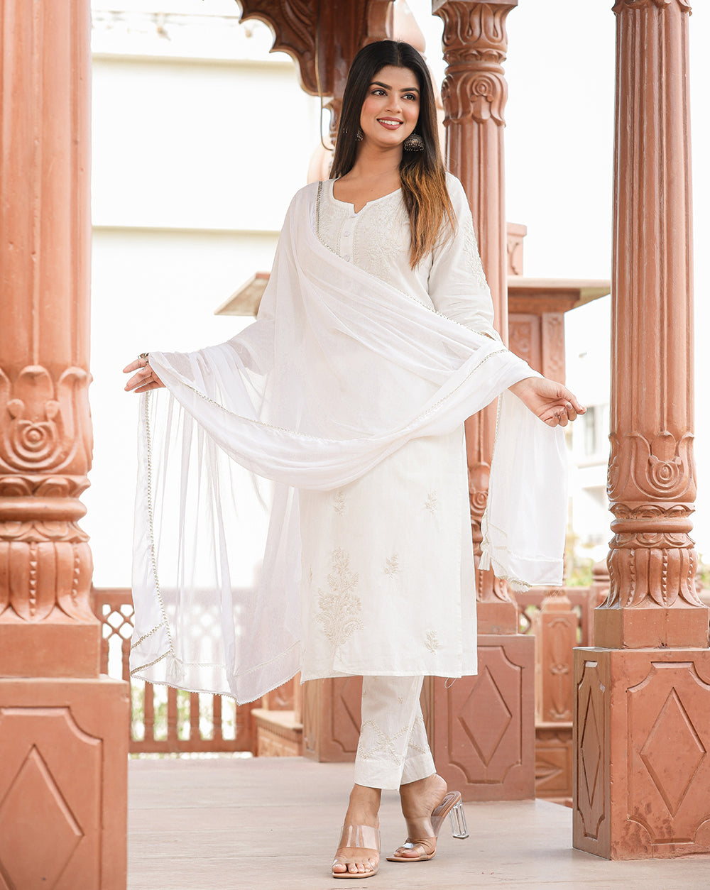 Kaajh Women's Off White Lucknow Chikankari Cotton Kurta Set With Dupatta | Swadesiicart