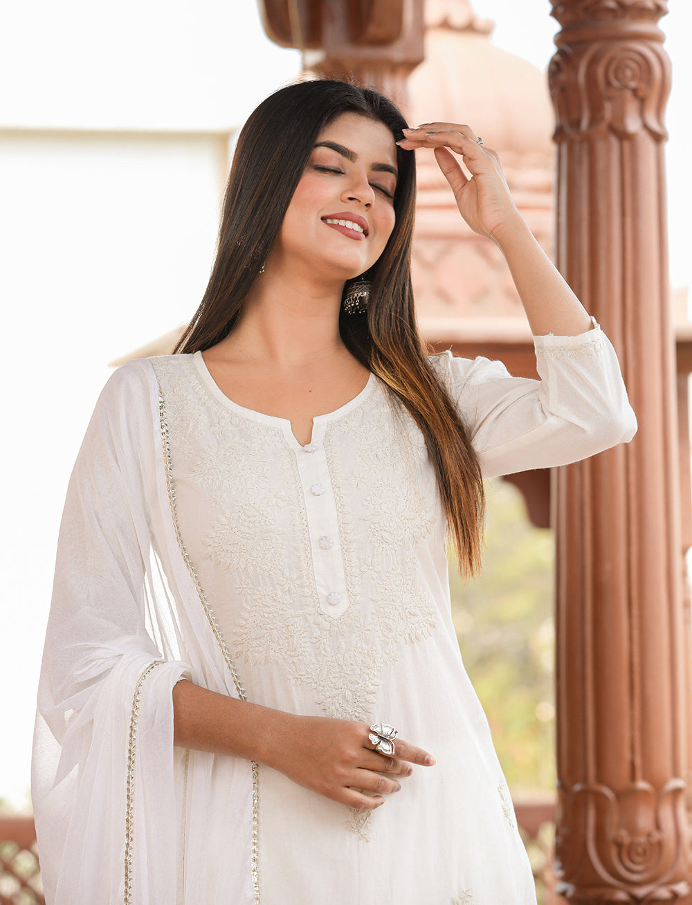 Kaajh Women's Off White Lucknow Chikankari Cotton Kurta Set With Dupatta | Swadesiicart