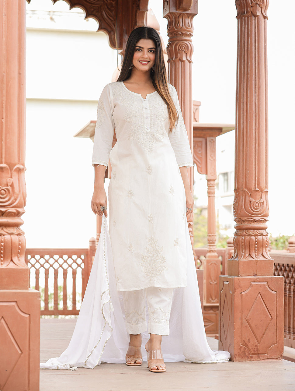 Kaajh Women's Off White Lucknow Chikankari Cotton Kurta Set With Dupatta | Swadesiicart