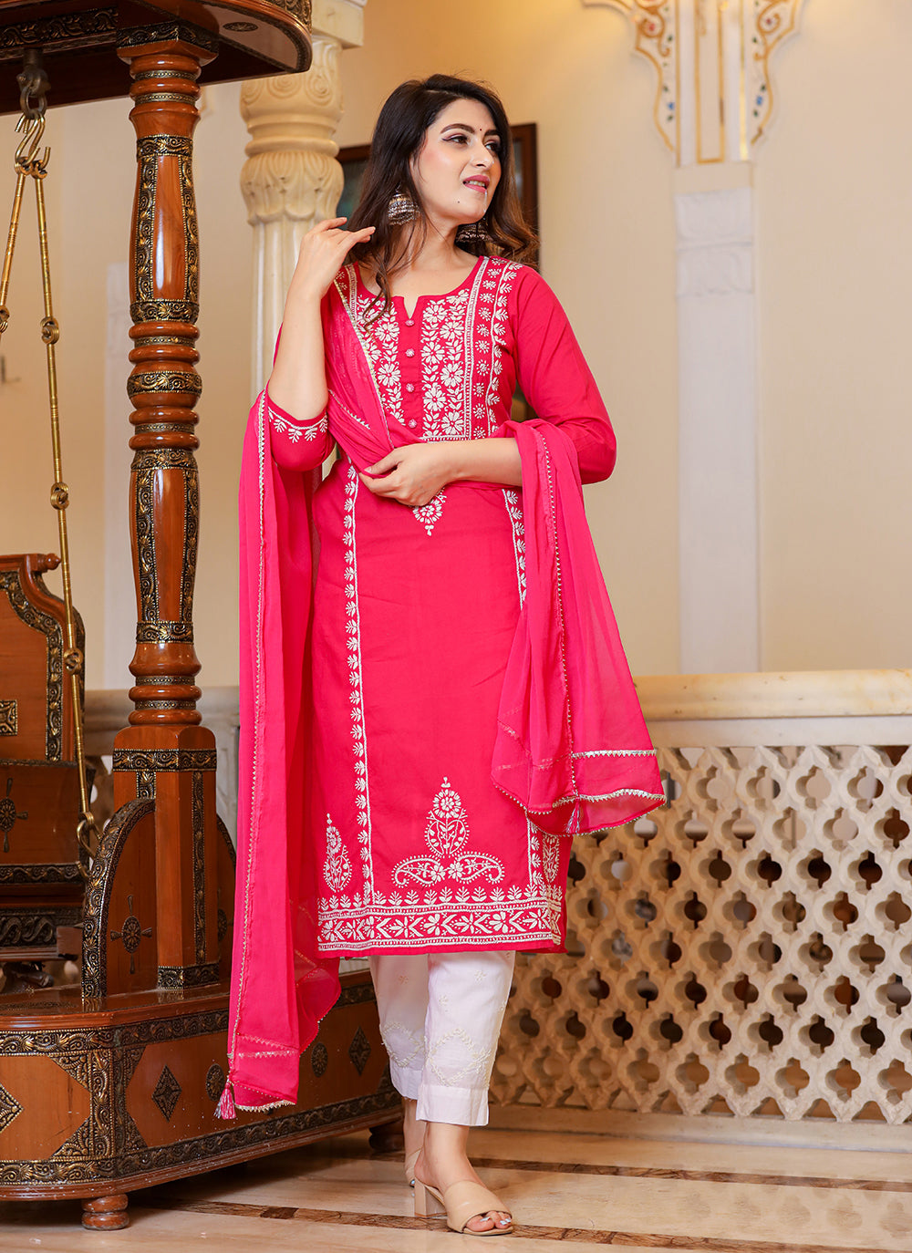 Kaajh Women's Pink Hand Embroidered Lucknow Chikankari Kurta Set With Dupatta | Swadesiicart