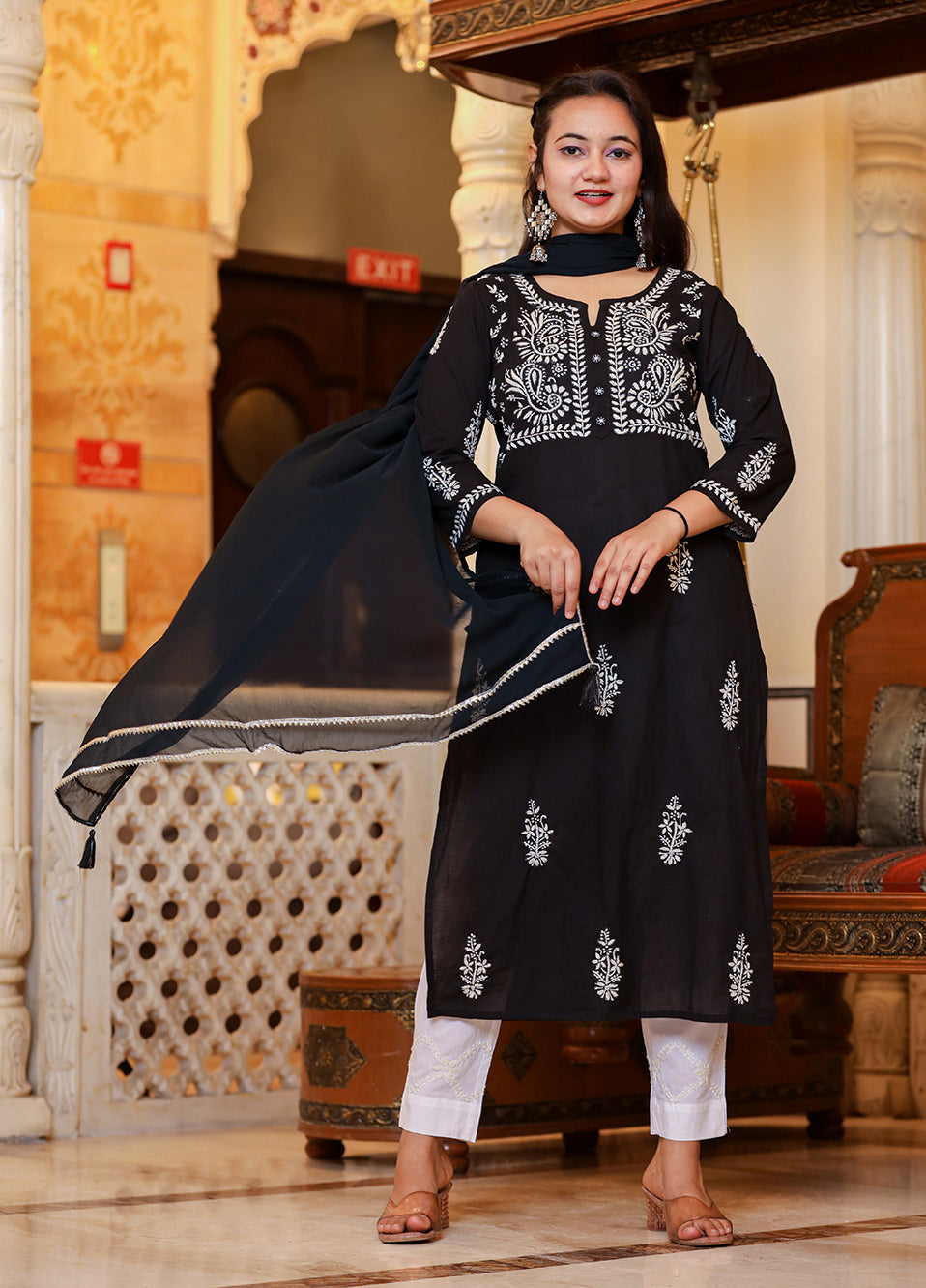 Kaajh Women's Black Lucknow Chikankari Kurta Pant Set With Dupatta | Swadesiicart