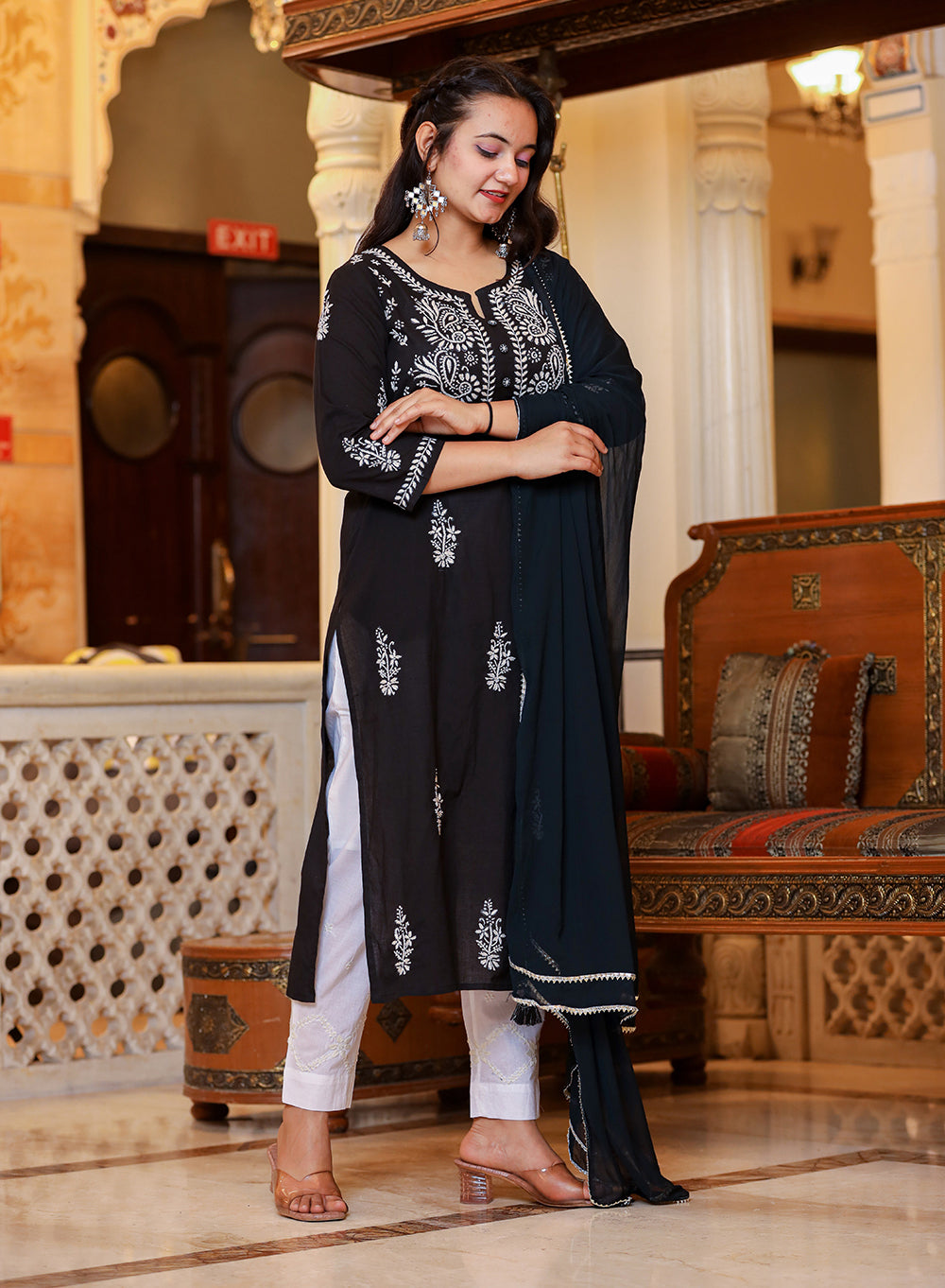 Kaajh Women's Black Lucknow Chikankari Kurta Pant Set With Dupatta | Swadesiicart