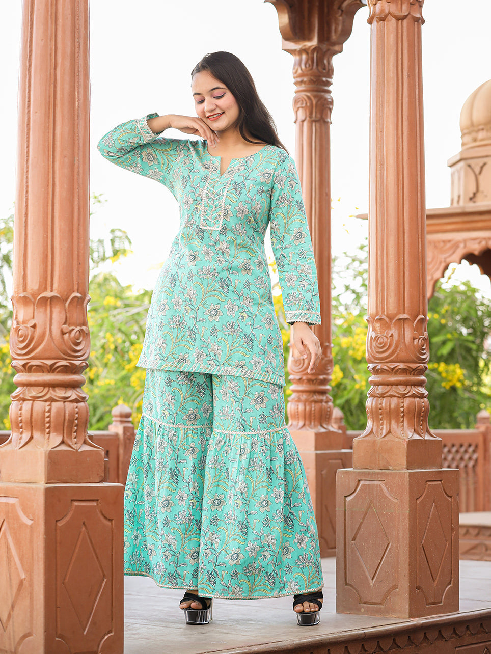 Kaajh Women's Green Floral Printed Kurta With Sharara | Swadesiicart