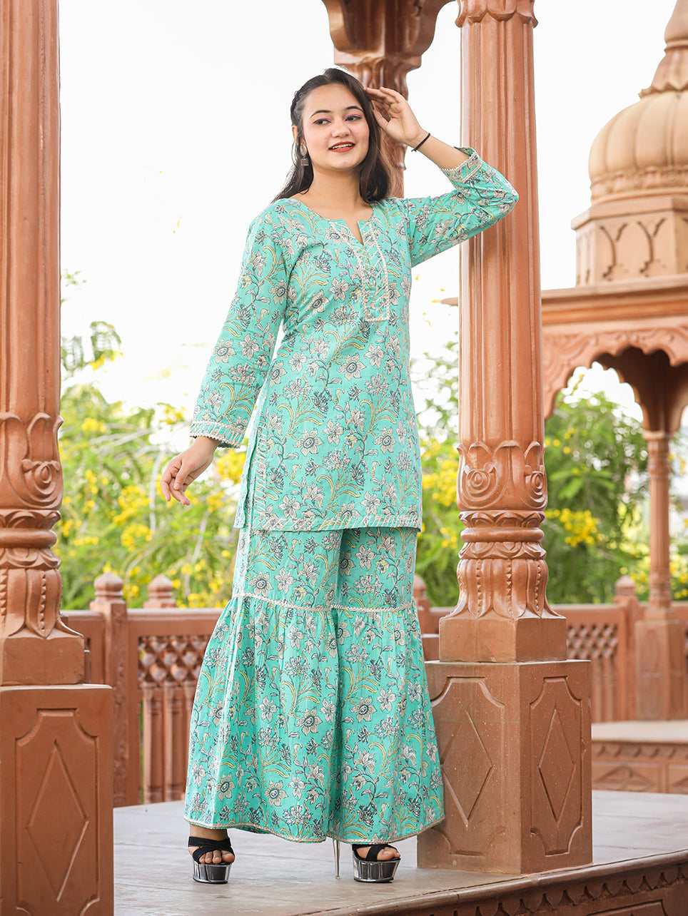 Kaajh Women's Green Floral Printed Kurta With Sharara | Swadesiicart