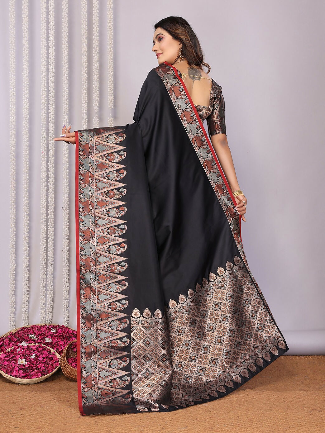 Joban Fashion Banarasi Black Jacquard Woven Soft Silk Saree | Swadesiicart
